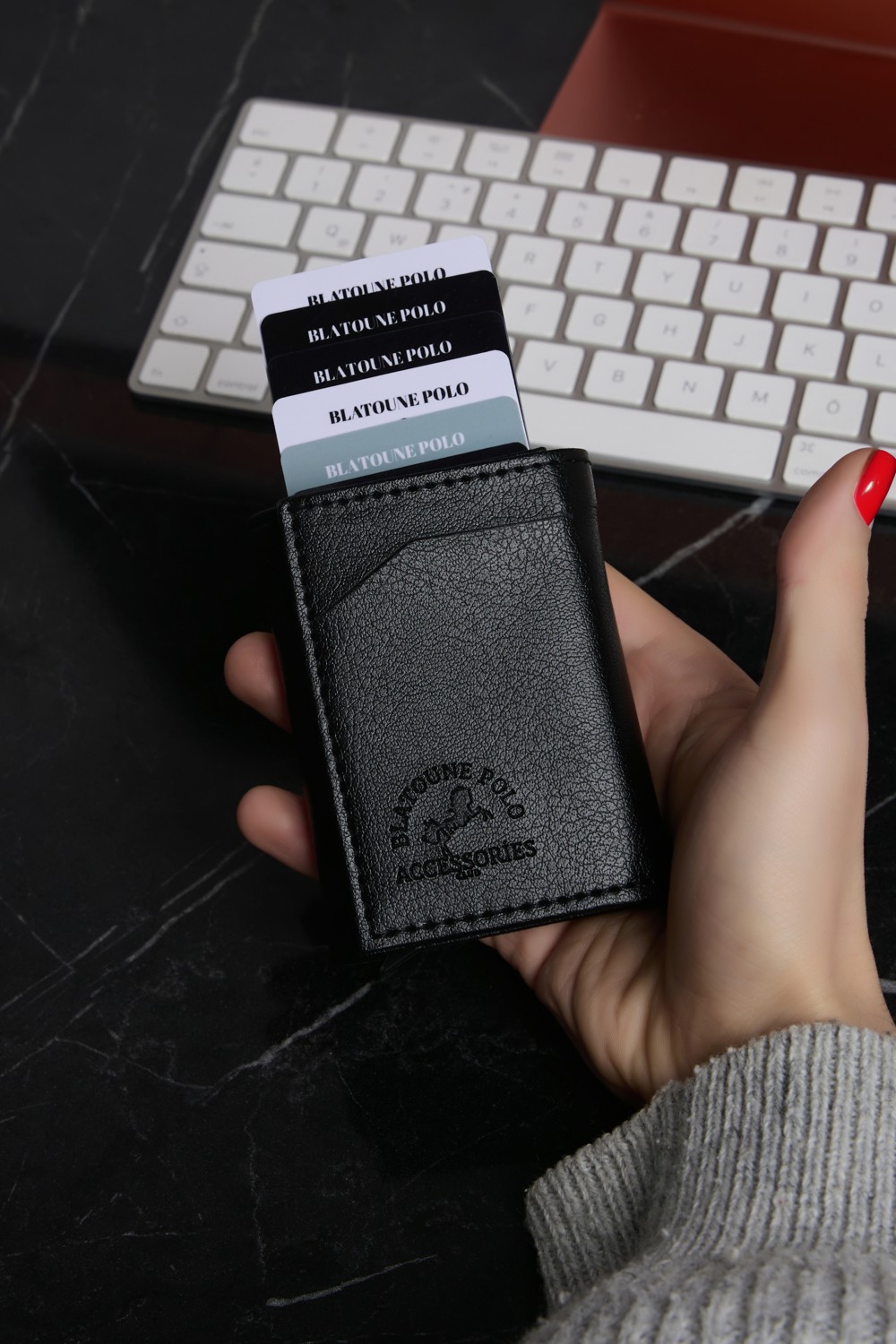 Blatoune Polo Erkek Vegan Deri RFID Korumalı Para Bölmeli Mekanizmalı Kartlık Cüzdan