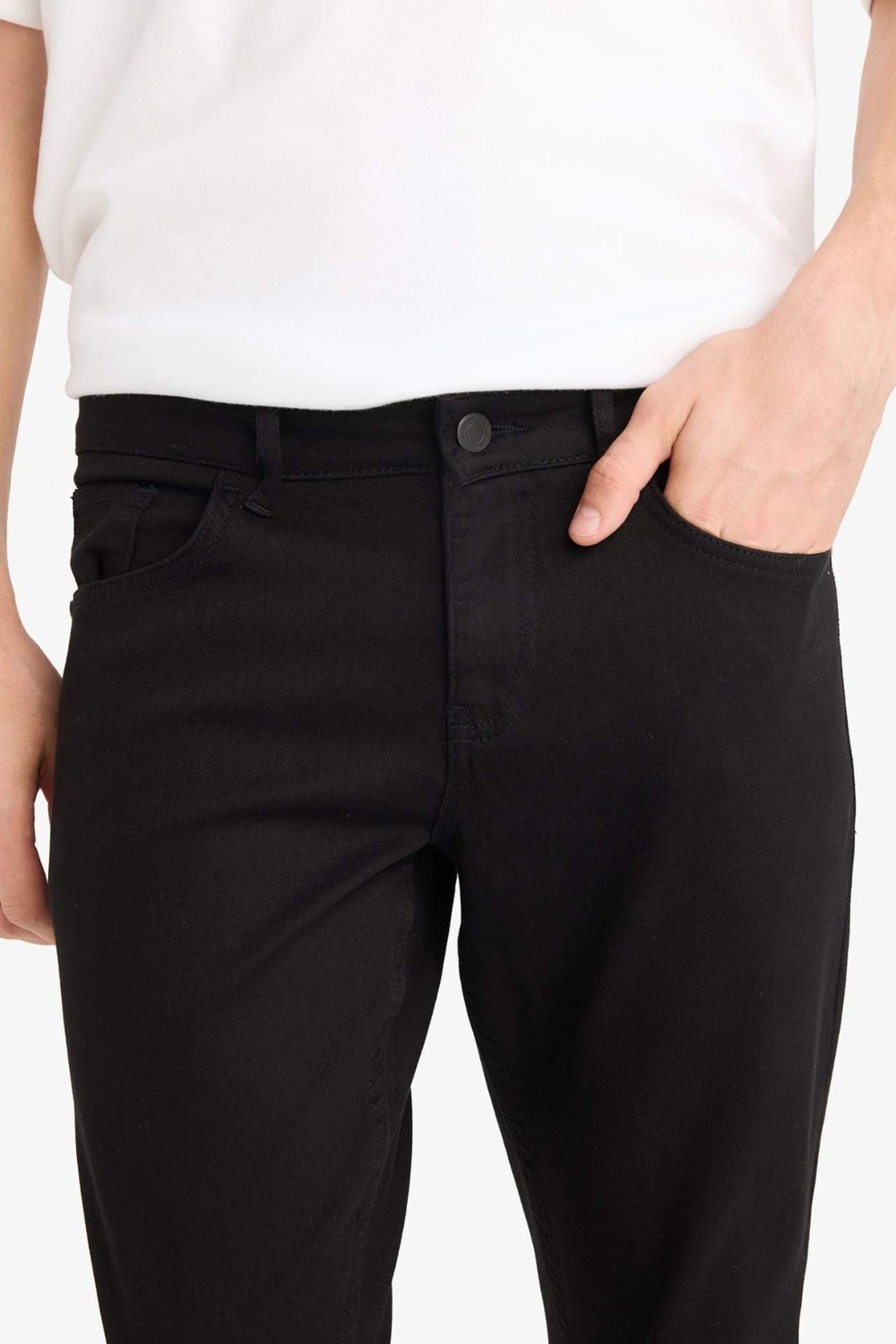 DeFacto Carlo Skinny Fit Ekstra Dar Kalıp Normal Bel Ekstra Dar Paça Jean Pantolon R8763AZ25AU görsel 4