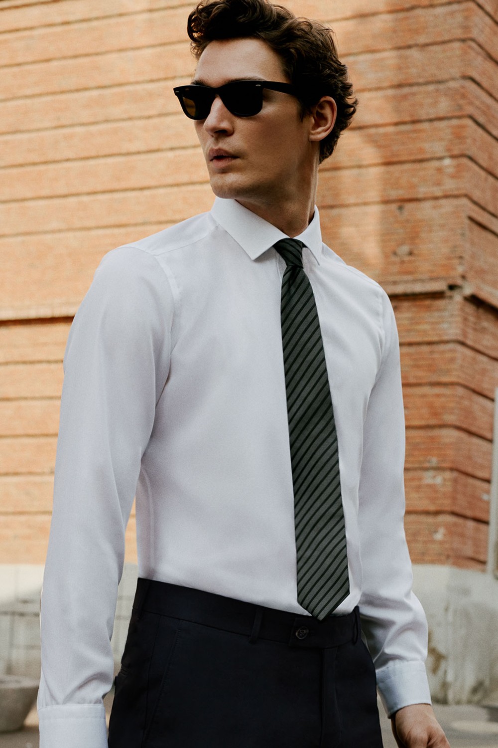 Altınyıldız Classics Erkek Beyaz Non-Iron Ütülemesi Kolay Terletmez Pamuklu Slim Fit Dar Kesim Klasik Yaka Gömlek görsel 3