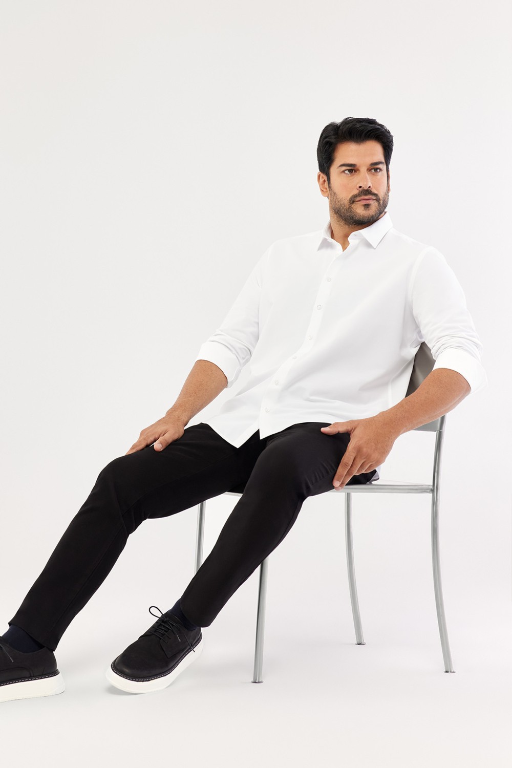Altınyıldız Classics Erkek Beyaz Non-Iron Ütülemesi Kolay Terletmez Pamuklu Slim Fit Dar Kesim Klasik Yaka Gömlek görsel 4