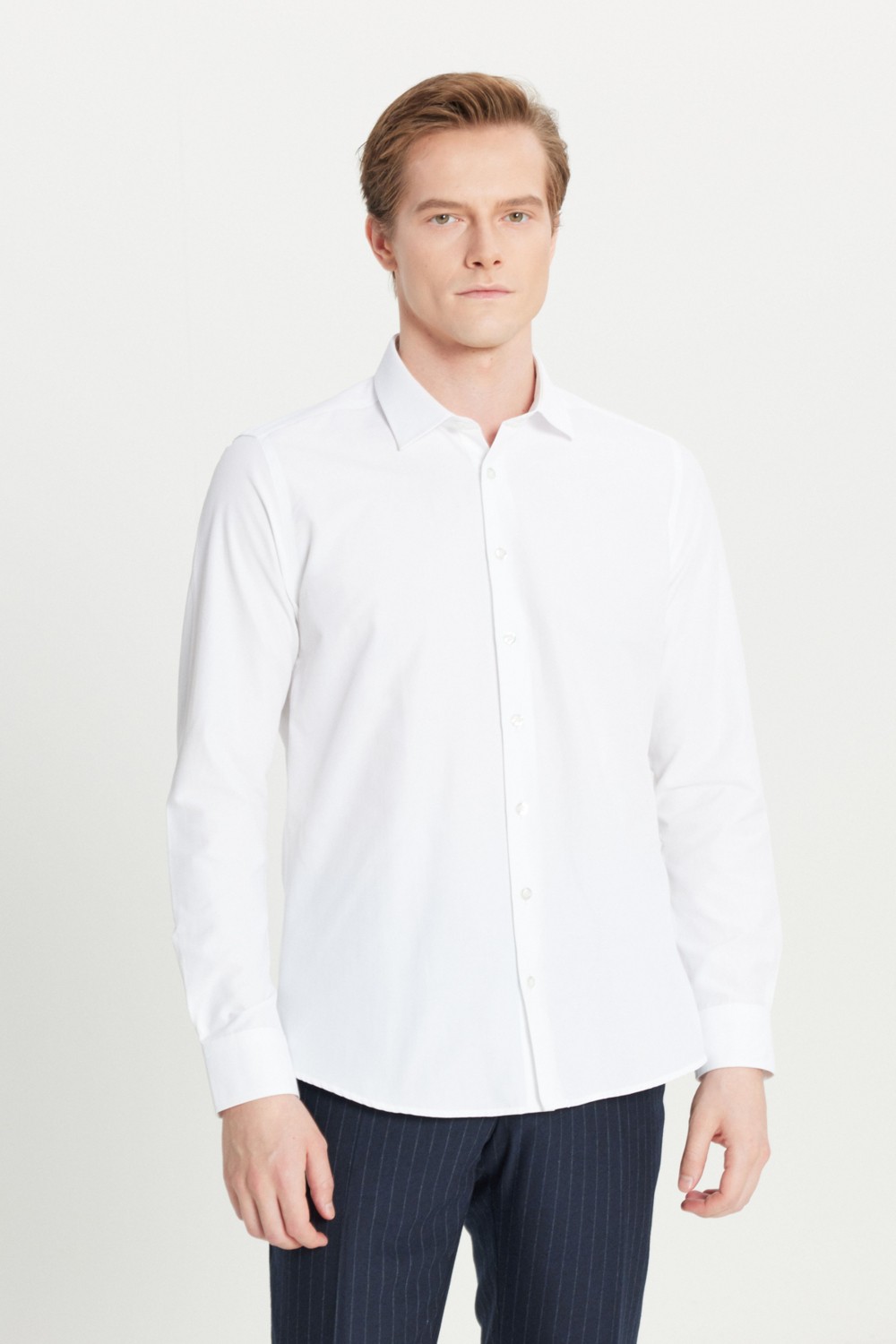 Altınyıldız Classics Erkek Beyaz Non-Iron Ütülemesi Kolay Terletmez Pamuklu Slim Fit Dar Kesim Klasik Yaka Gömlek görsel 8
