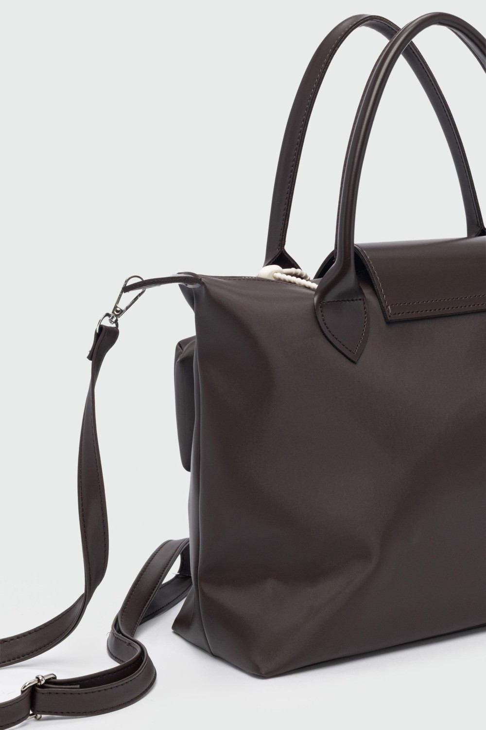 Shule Bags Booster Kadın Charmlı Omuz Çantası Kahve Renk Saten Kumaş, Günlük Kullanım için Şık ve Fonksiyonel görsel 4