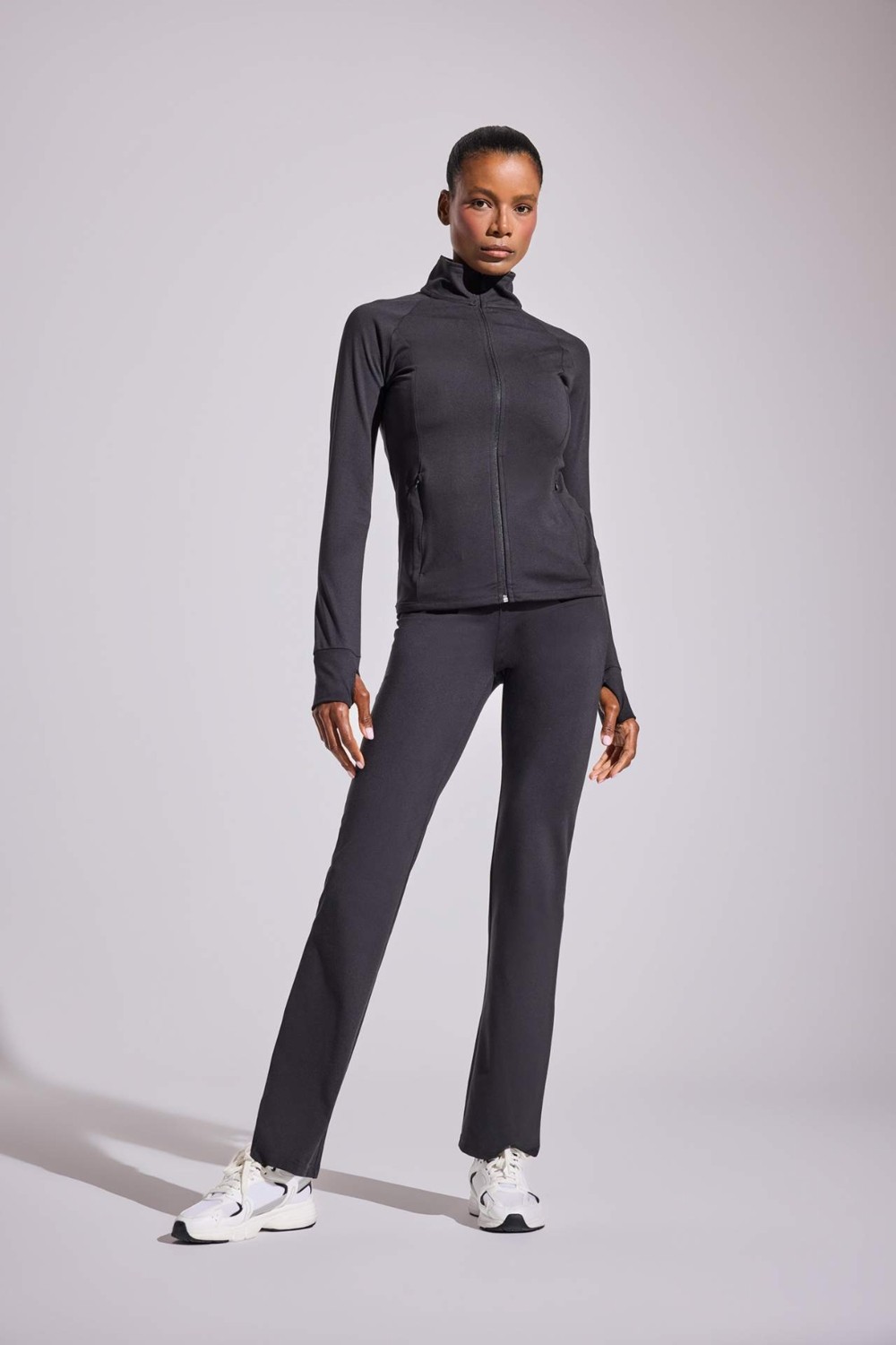 DeFacto Fitted Vücuda Oturan Ultra Soft Dik Yaka Çift Cepli Parmak Detaylı Fermuarlı Spor Hırka B3985AX25AU görsel 2