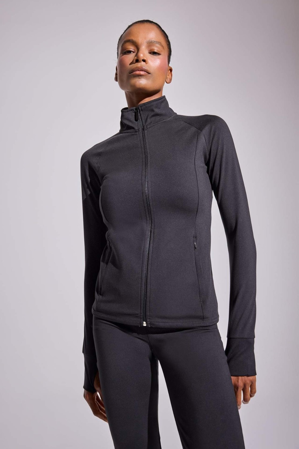 DeFacto Fitted Vücuda Oturan Ultra Soft Dik Yaka Çift Cepli Parmak Detaylı Fermuarlı Spor Hırka B3985AX25AU görsel 3
