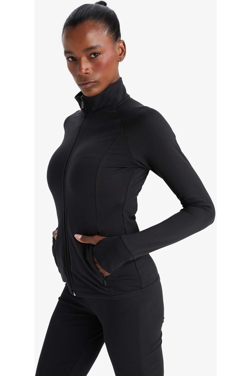 DeFacto Fitted Vücuda Oturan Ultra Soft Dik Yaka Çift Cepli Parmak Detaylı Fermuarlı Spor Hırka B3985AX25AU görsel 4