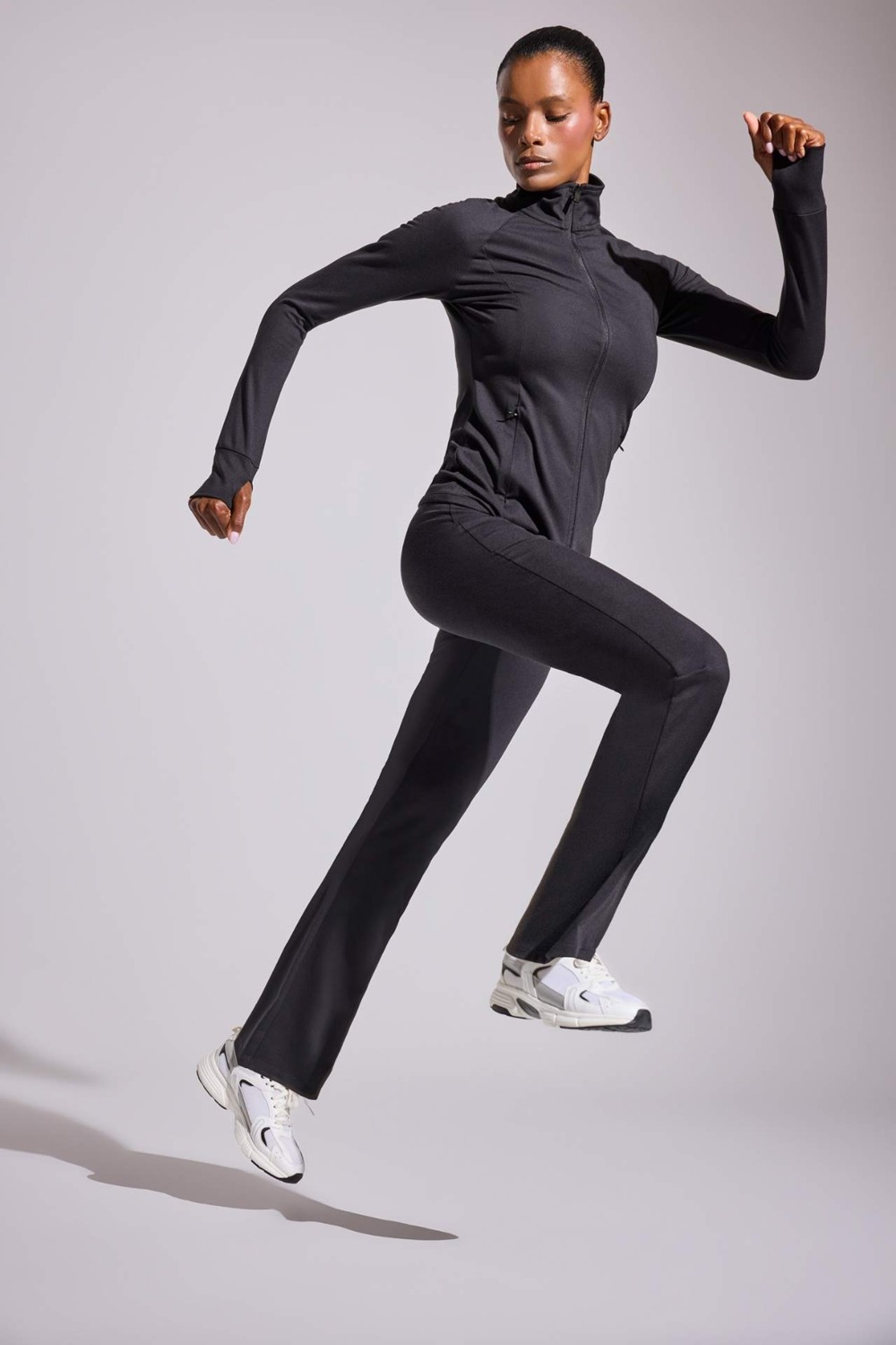 DeFacto Airtech Flare Fit Toparlayıcı Yüksek Bel İspanyol Paça Soft Touch Sporcu Pantolon B3988AX25AU görsel 2