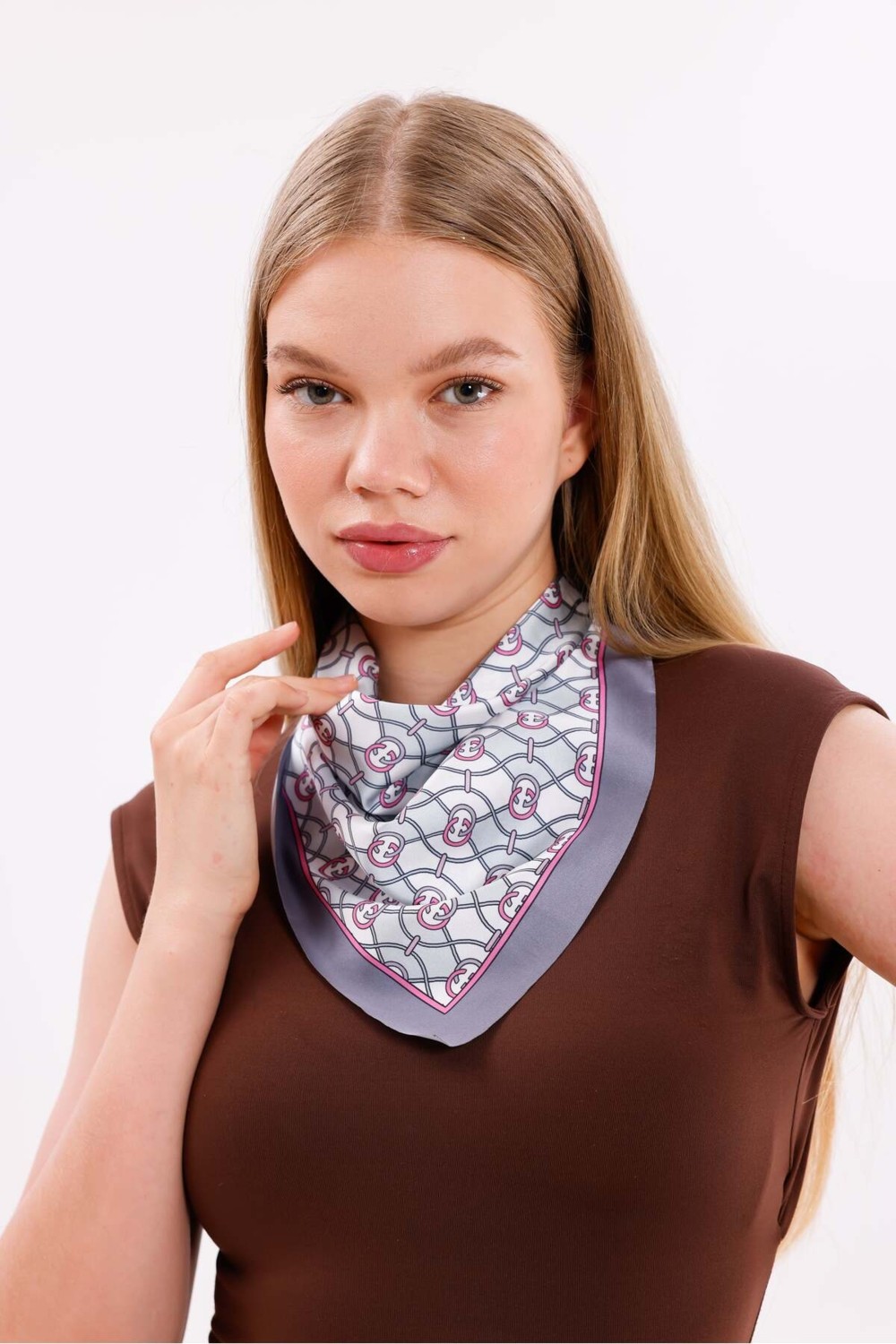 Tarzını Seç Pembe Zincir Model Fular Estascarf 48 x 48 cm görsel 8