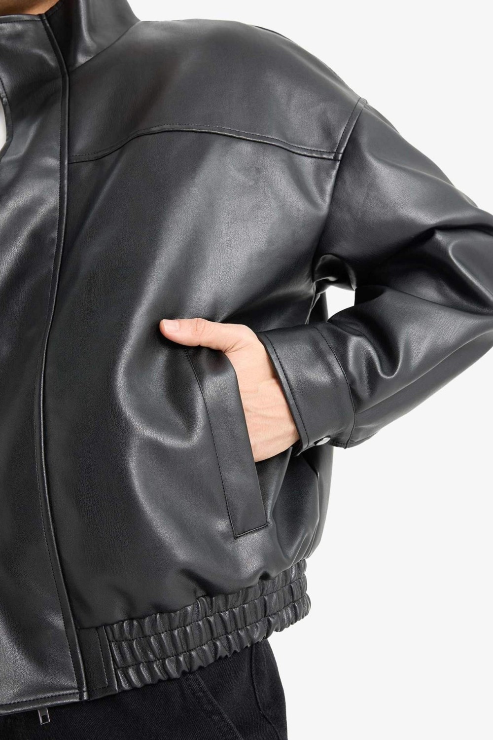 DeFacto Su İtici Oversize Fit Geniş Kalıp Dik Yaka İç Cepli Çıtçıt Kapamalı Beli Lastikli Deri Ceket Mont D2427AX25AU görsel 5