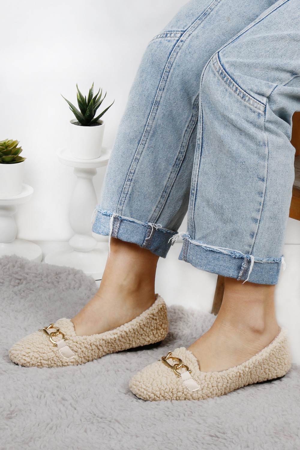 Renkli Butik Kadın Zincir Detaylı Peluş Tüylü Babet Ev Ayakkabısı Düz Topuklu Konforlu ve Şık Tasarım görsel 7