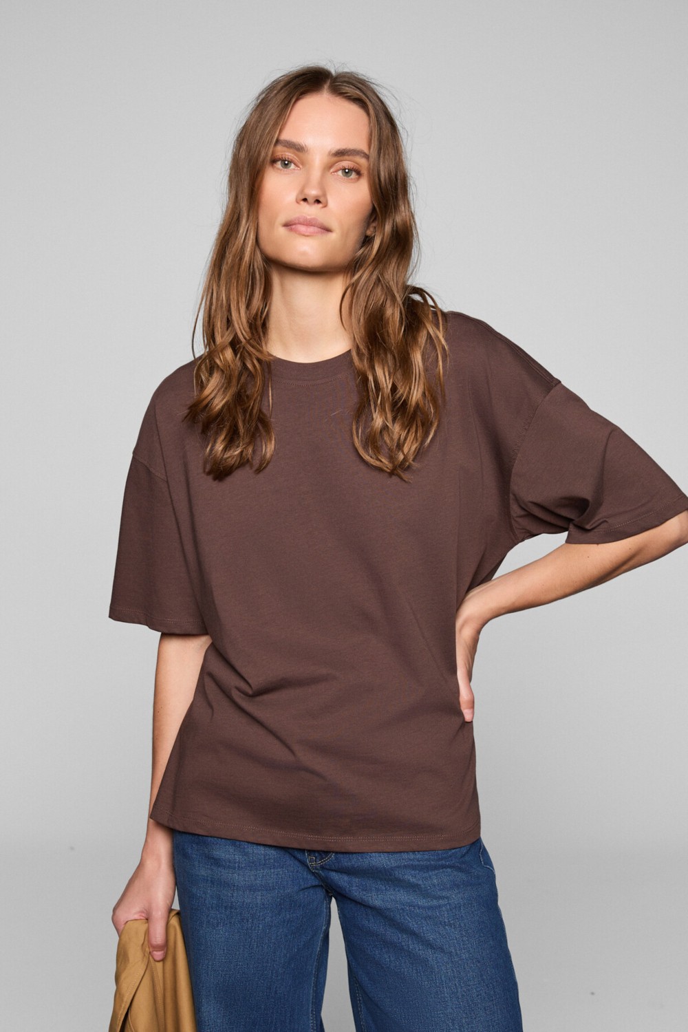 Grimelange Lagertha Kadın %100 Organik Pamuklu Kalın Dokulu Oversize Fit Yuvarlak Yakalı Siyah T-shirt