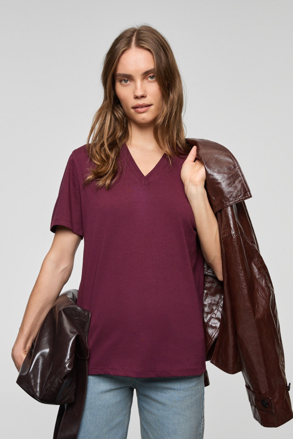 Grimelange Alıne Kadın %100 Organik Pamuk Derin V Yakalı Comfort Fit Siyah T-shirt