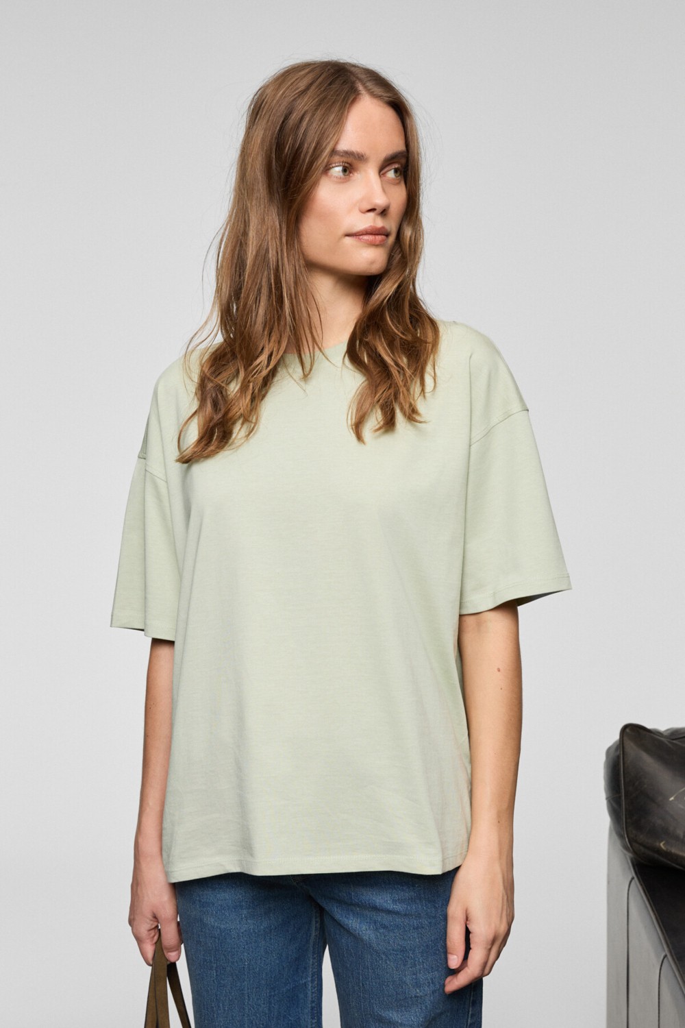 Grimelange Lagertha Kadın %100 Organik Pamuklu Kalın Dokulu Oversize Fit Yuvarlak Yakalı Siyah T-shirt