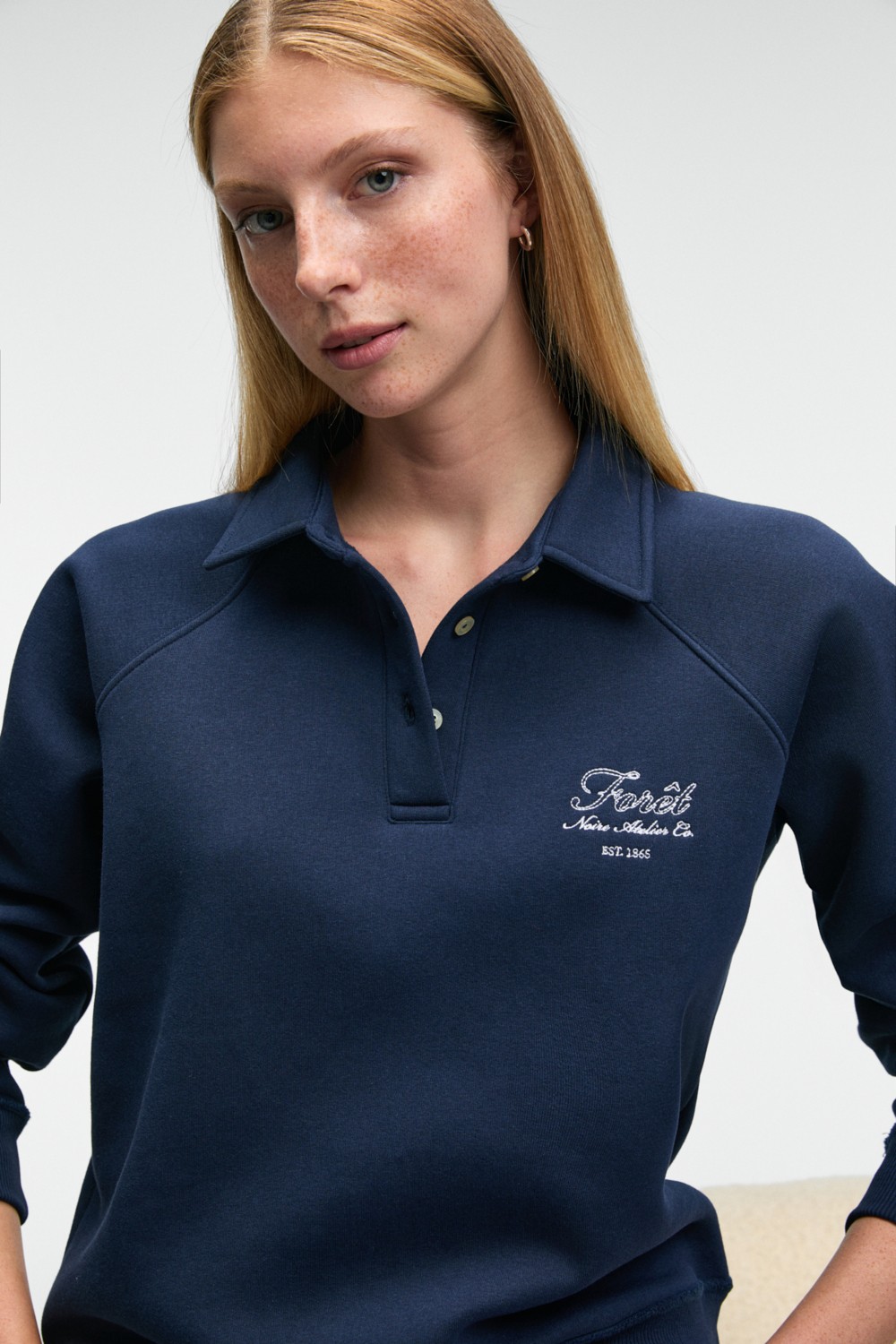 Grimelange CAMIREL Kadın Polo Yaka Düğmeli Nakış Detaylı Reglan Kol Comfort Fit Lacivert Sweatshirt görsel 3