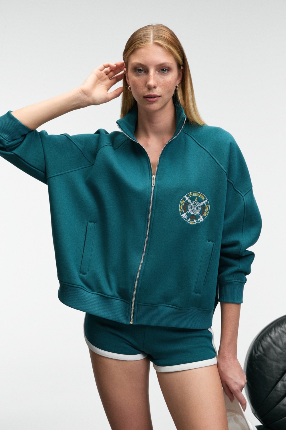 Grimelange TORMENTA Kadın Nakışlı Fermuarlı Dik Yaka Çift Cepli Reglan Kol Beyaz Sweatshirt görsel 7