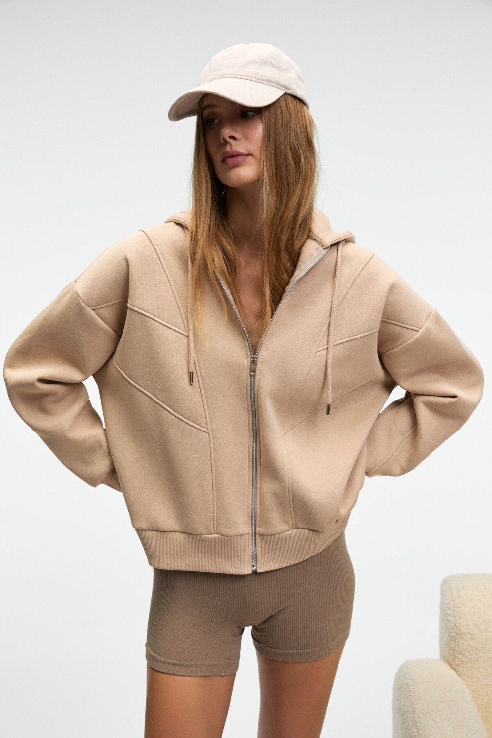 Grimelange VYSELLE Kadın Önü Kesikli Metal Fermuarlı Kapüşonlu Etiket Detaylı Oversize Siyah Sweatshirt