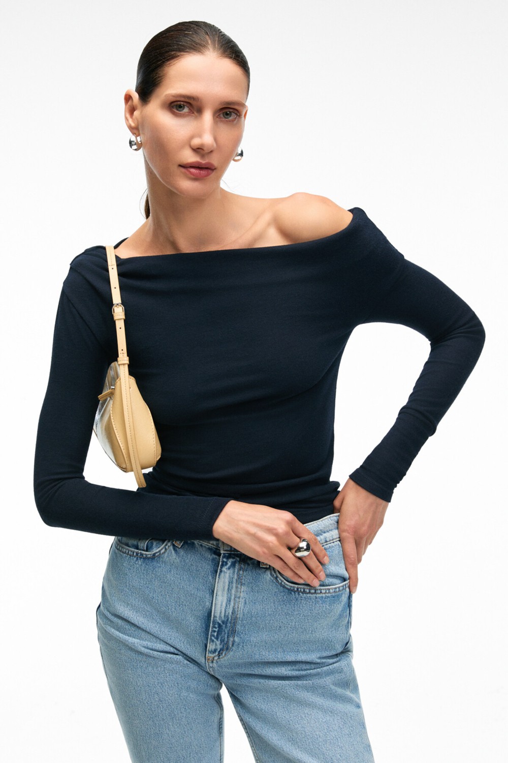 Grimelange OLIVIENN Kadın Omuzu Açık Asimetrik Yakalı Uzun Kollu Slim Fit Lacivert Bluz görsel 3