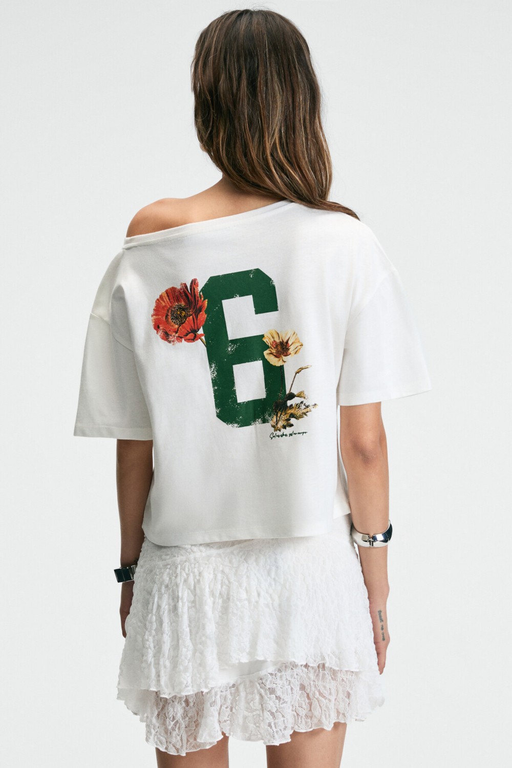 Grimelange QALY Kadın Kayık Yaka Tek Omuz Kısa Kol Ön Ve Arka Baskı Detaylı Relaxed Ekru T-Shirt görsel 7