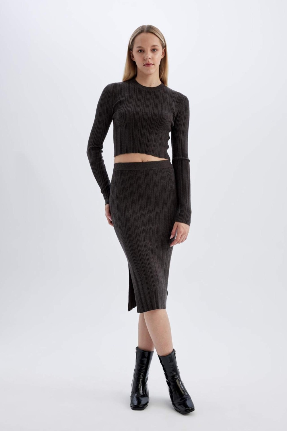 DeFacto Slim Fit Basic Yırtmaçlı Triko Midi Etek A2058AX24AU görsel 7