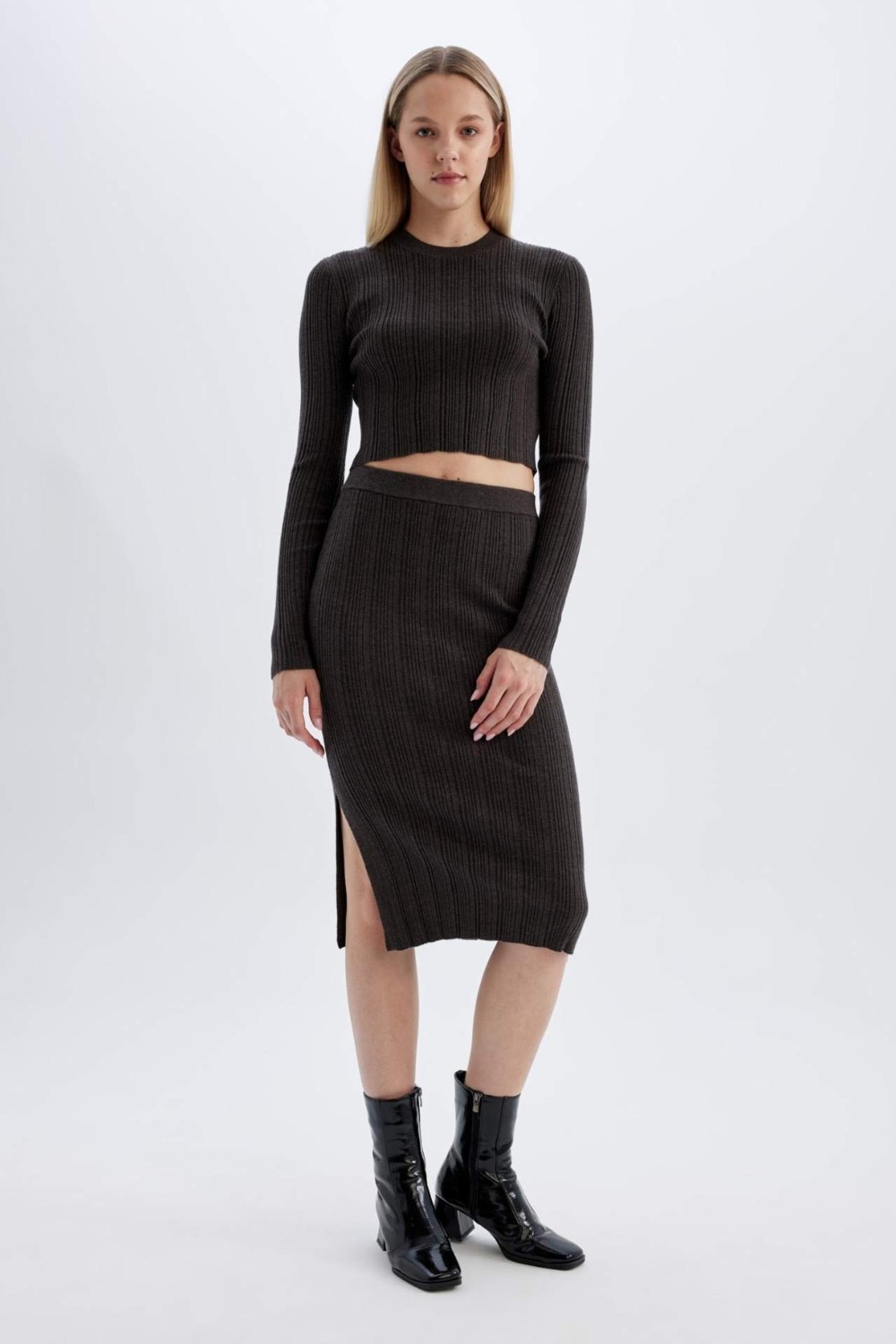 DeFacto Slim Fit Basic Yırtmaçlı Triko Midi Etek A2058AX24AU görsel 8