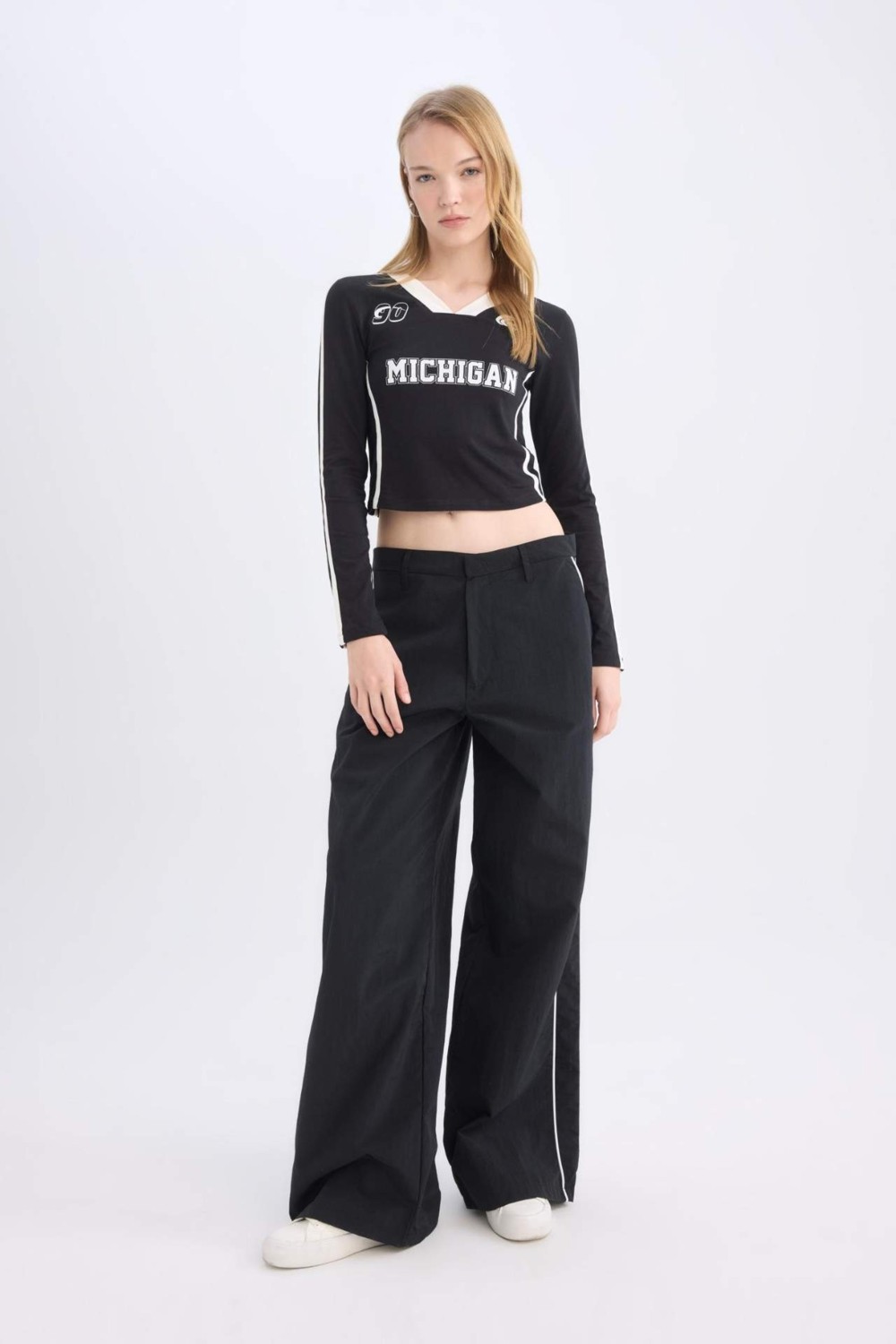 DeFacto Wide Leg Geniş Bol Paça Cepli Şerit Detaylı Normal Bel Pantolon D4404AX24AU görsel 8