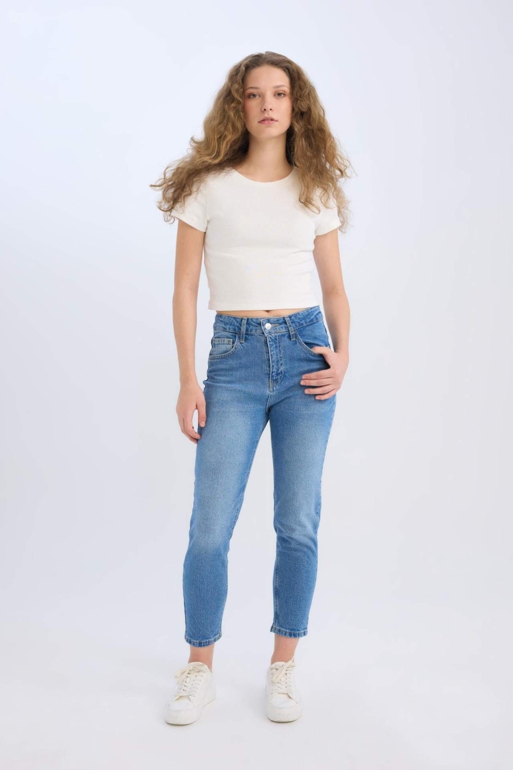 DeFacto Lina Comfort Mom Yüksek Bel Bilek Boy Jean Yıkamalı Pantolon E3439AXNS görsel 7