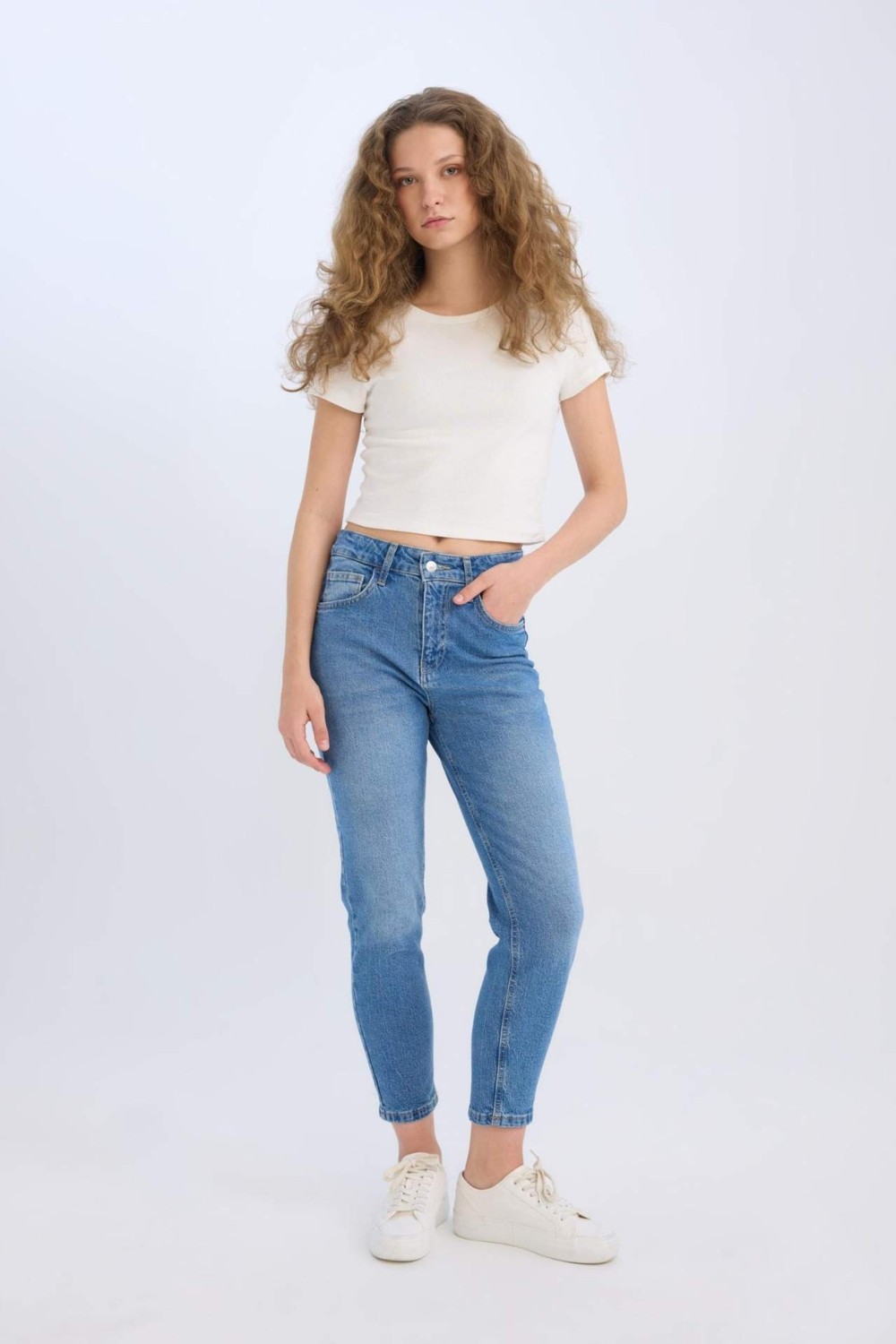 DeFacto Lina Comfort Mom Yüksek Bel Bilek Boy Jean Yıkamalı Pantolon E3439AXNS görsel 8