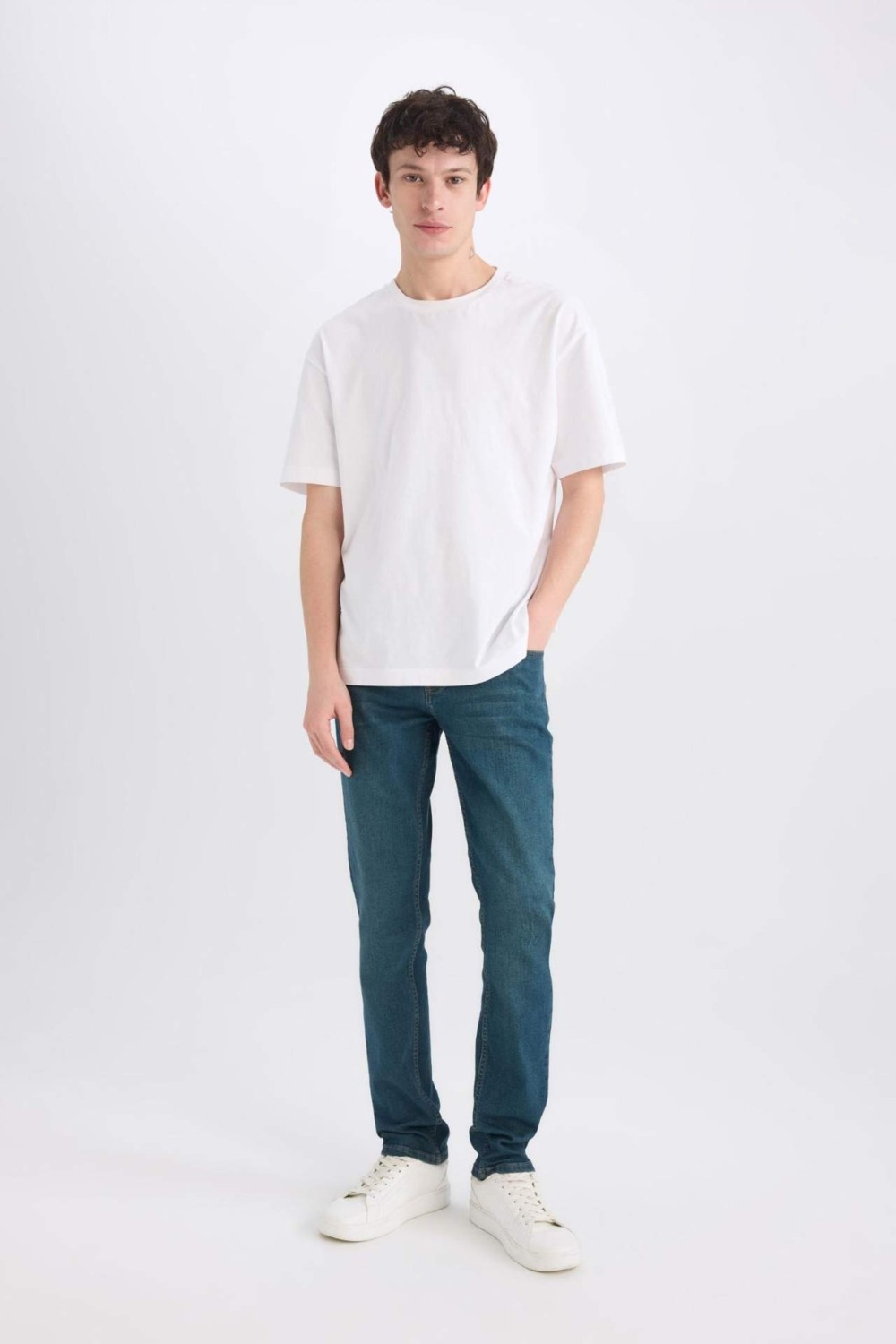 DeFacto Pedro Slim Fit Dar Kalıp Normal Bel Dar Paça Jean Pantolon B0398AX25SP görsel 7