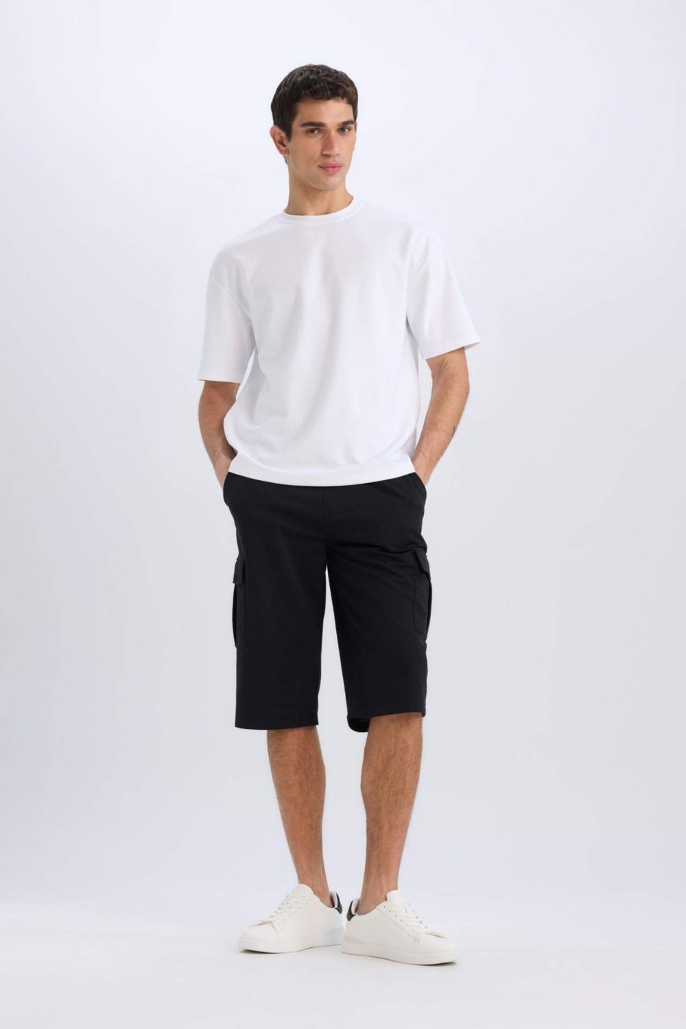 DeFacto Slim Fit Dar Kesim Kargo Cepli Basic Düz Kapri Şort T4693AZ25SM görsel 7