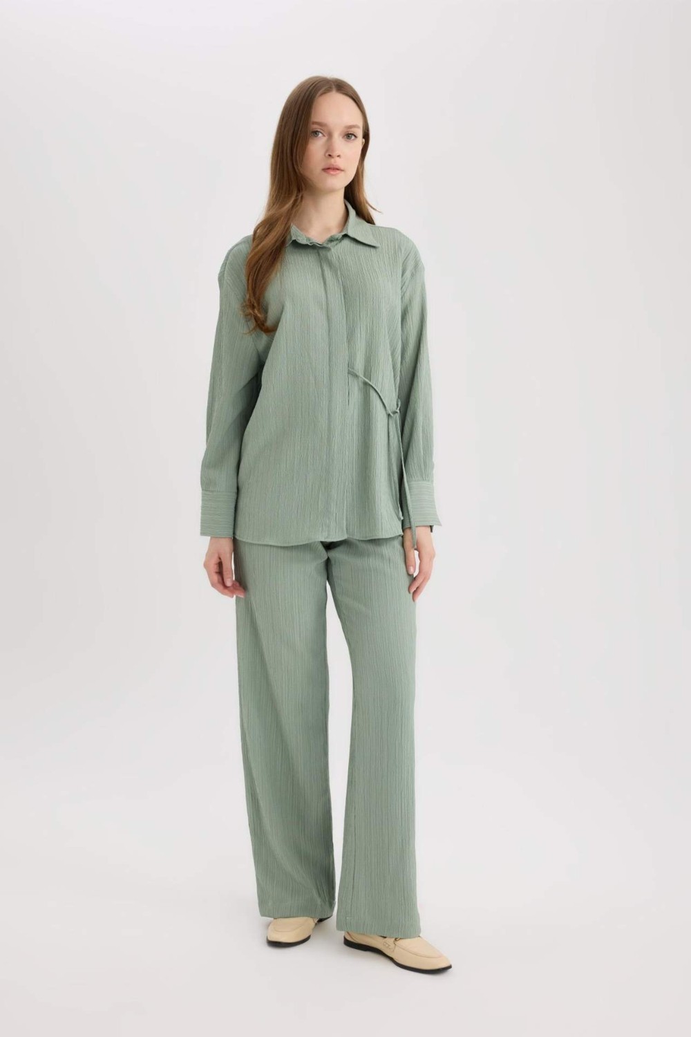 DeFacto Straight Fit Standart Paça Krinkıl Kumaş Pantolon D8680AX25SP görsel 6