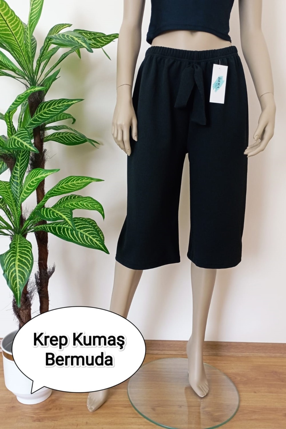 Vip Bera Tekstil Kadın Siyah Krep Kumaş Dökümlü Geniş Paça Likralı Bermuda Alt