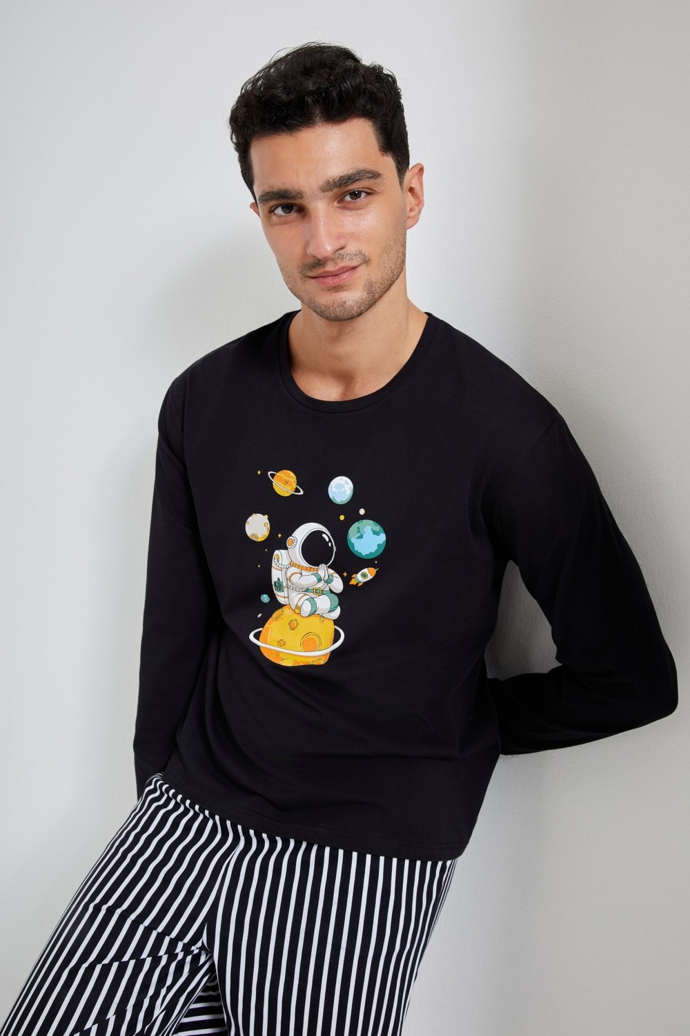 Koza İç Giyim Erkek Pamuklu Uzun Kollu Üst Astronot Baskılı Alt Çizgili Pijama Takımı