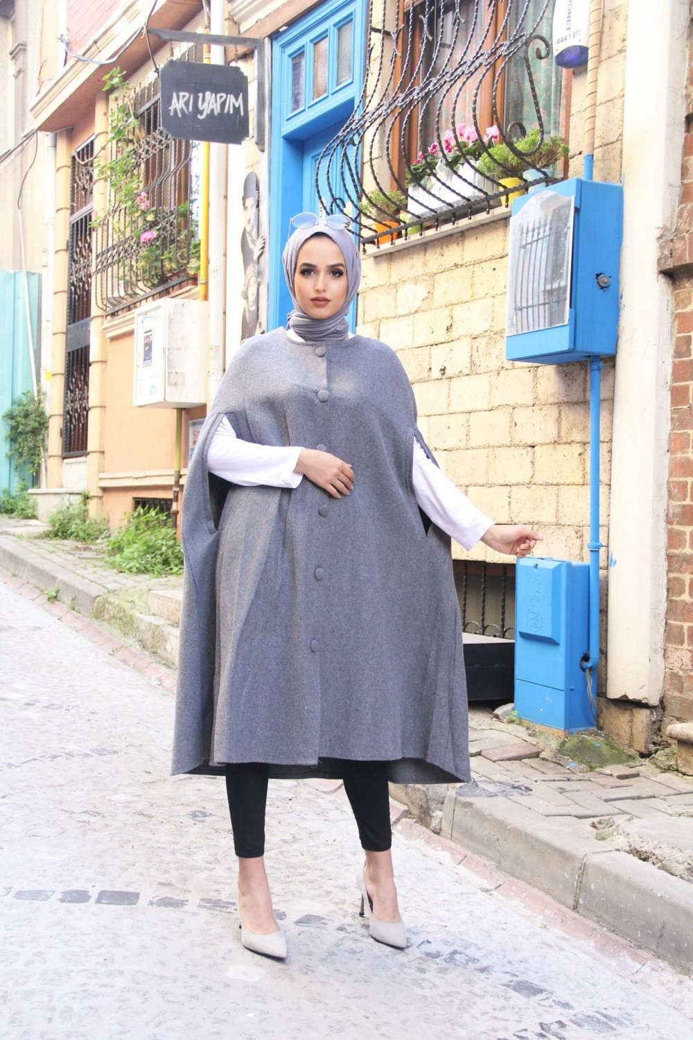 Comstar Kadın Trend Düğmeli Siyah Kaşe Pelerin Panço