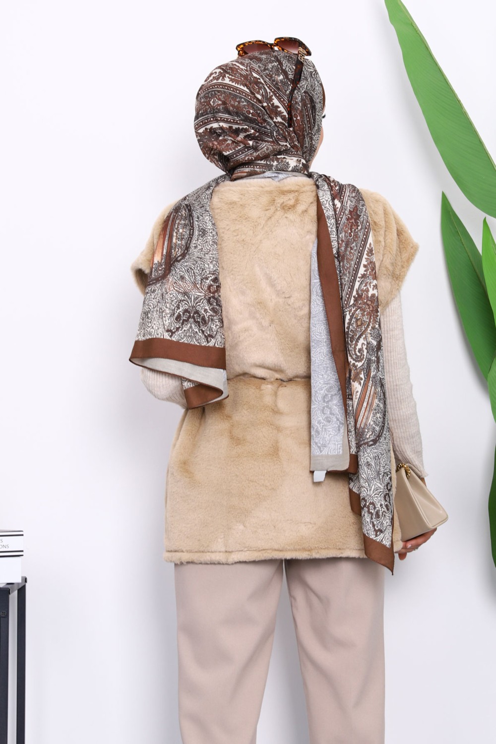 İmaj Butik Krem Cepli Peluş Kürk Yelek görsel 4