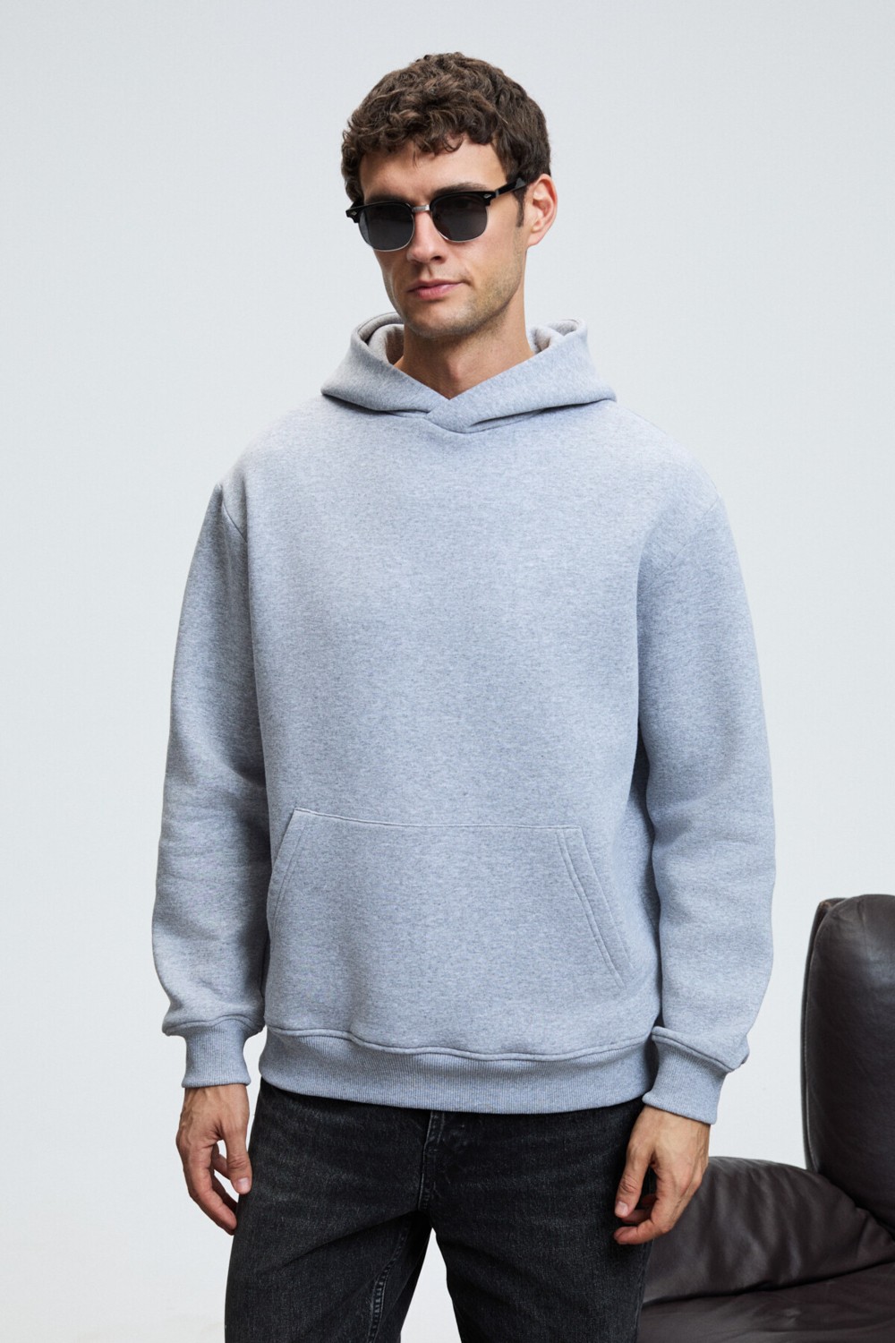 Grimelange AMOS Erkek Yumuşak Kumaşlı 3 İplik Oversize Kapüşonlu Kanguru Cepli Siyah Sweatshirt görsel 3