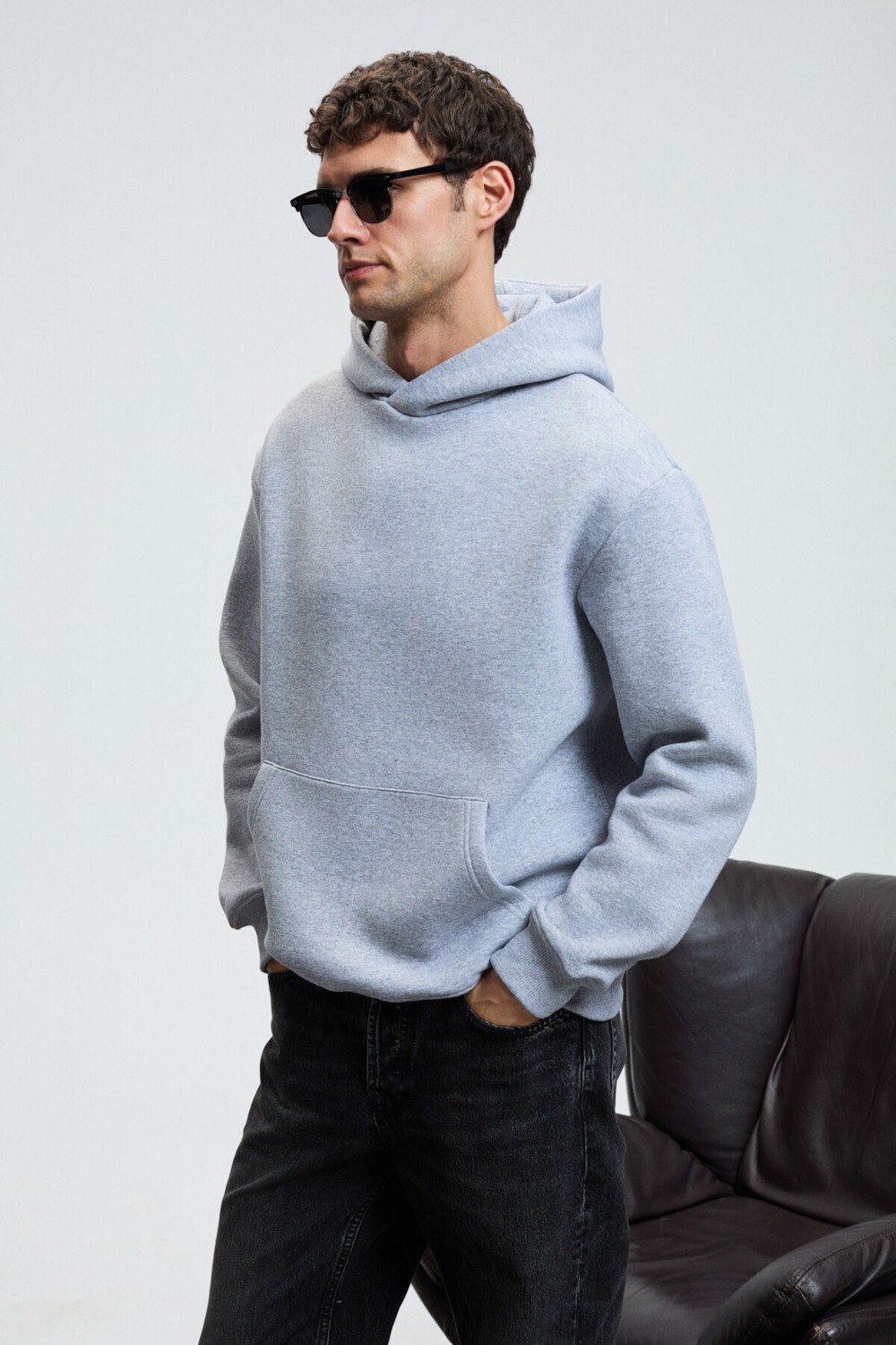 Grimelange AMOS Erkek Yumuşak Kumaşlı 3 İplik Oversize Kapüşonlu Kanguru Cepli Siyah Sweatshirt görsel 4
