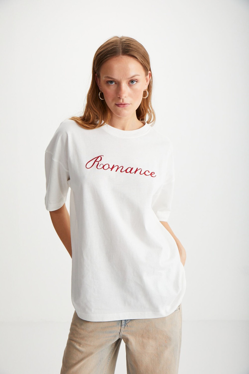 Grimelange Elestren Kadın Oversize Kısa Kollu Önü Kırmızı Yazi Detaylı Ekru T-shirt