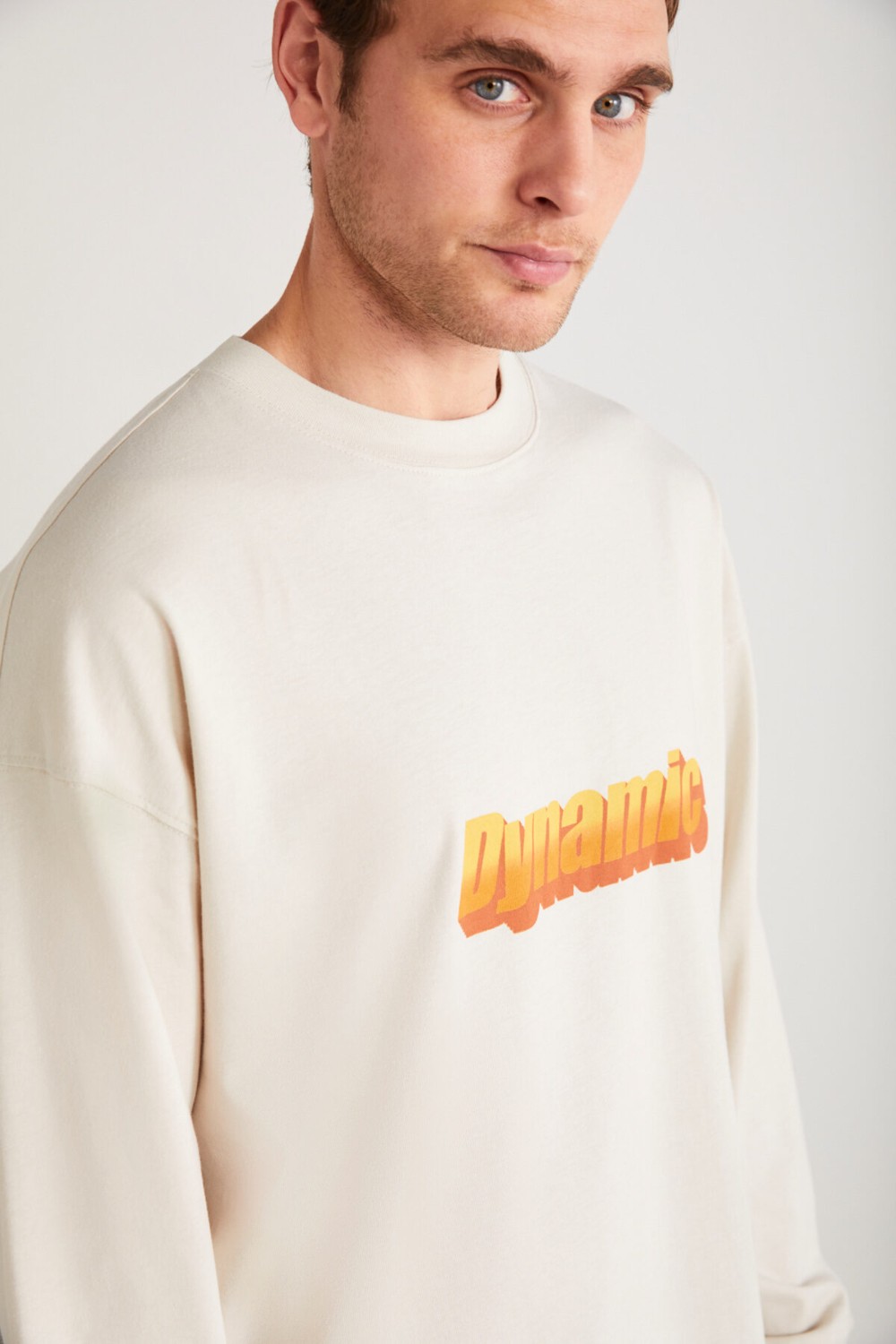 Grimelange AUGUSTO Erkek %100 Pamuklu Önü Ve Arkası Baskı Detaylı Uzun Kollu Oversize Taş Rengi T-Shirt görsel 4