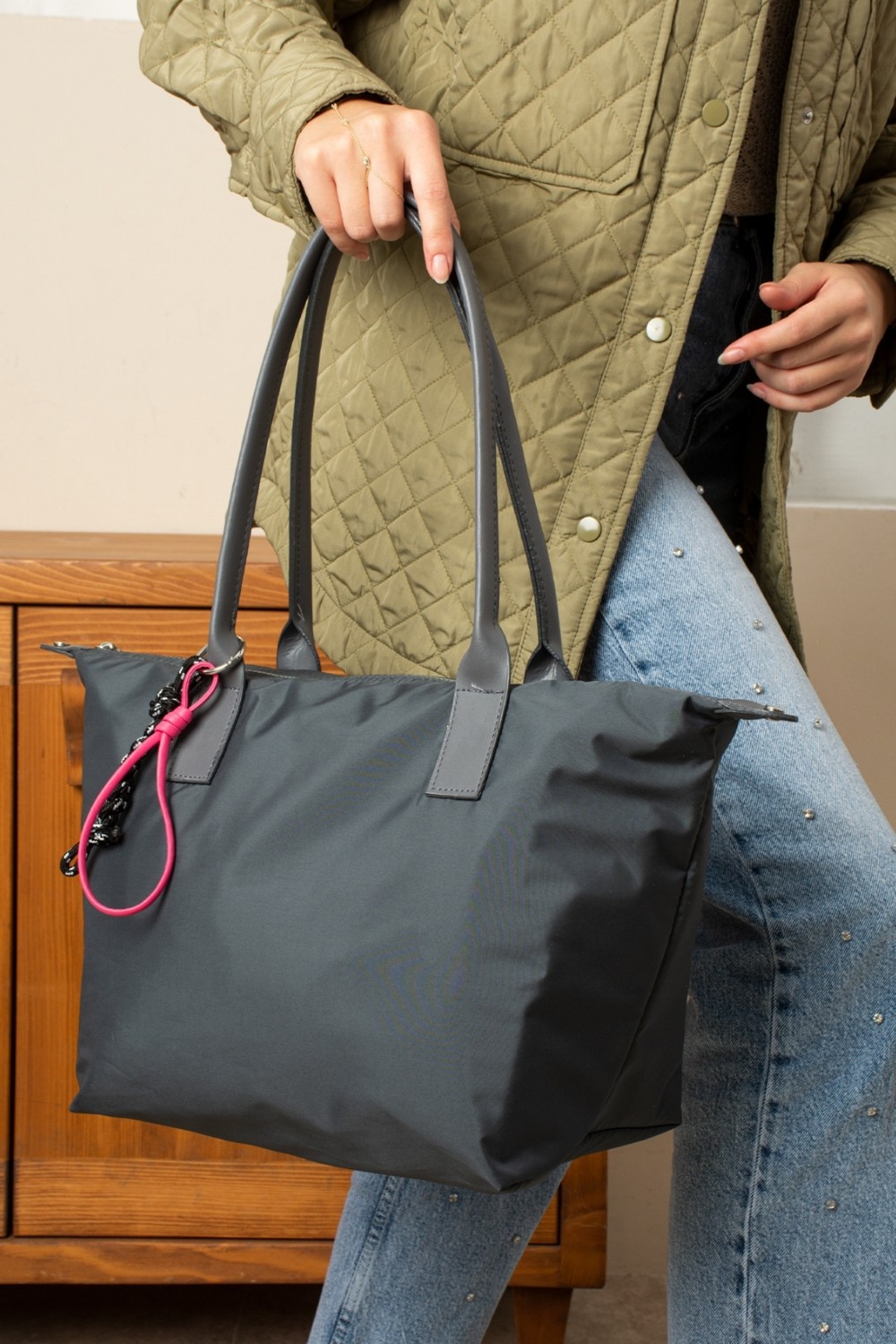 POLOGRAND London Orijinal Geniş Hacimli Su Geçirmez Paraşüt Kumaş Shopper Trend ve Şık Büyük Boy Omuz ve Kol Çantası