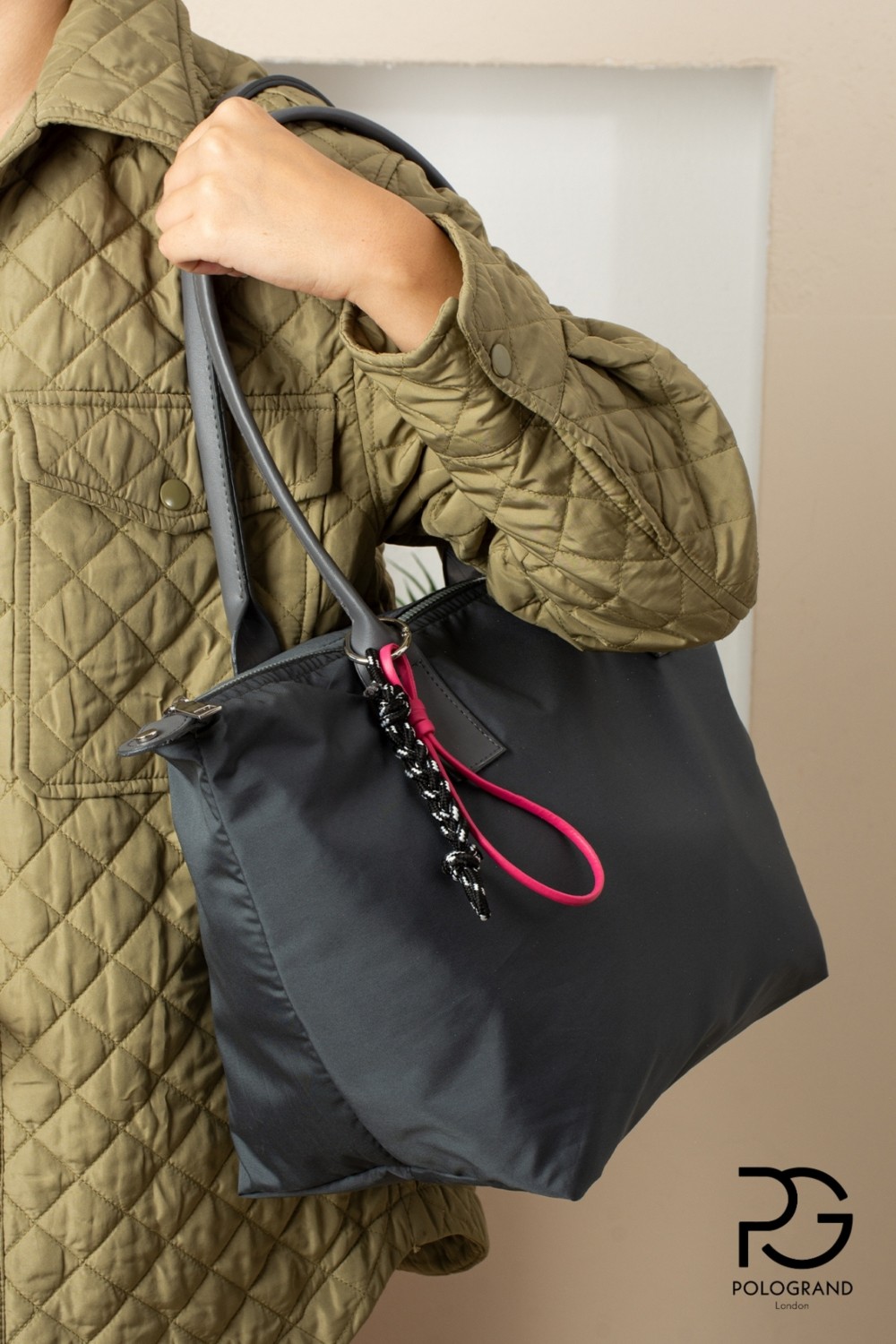 POLOGRAND London Orijinal Geniş Hacimli Su Geçirmez Paraşüt Kumaş Shopper Trend ve Şık Büyük Boy Omuz ve Kol Çantası görsel 5
