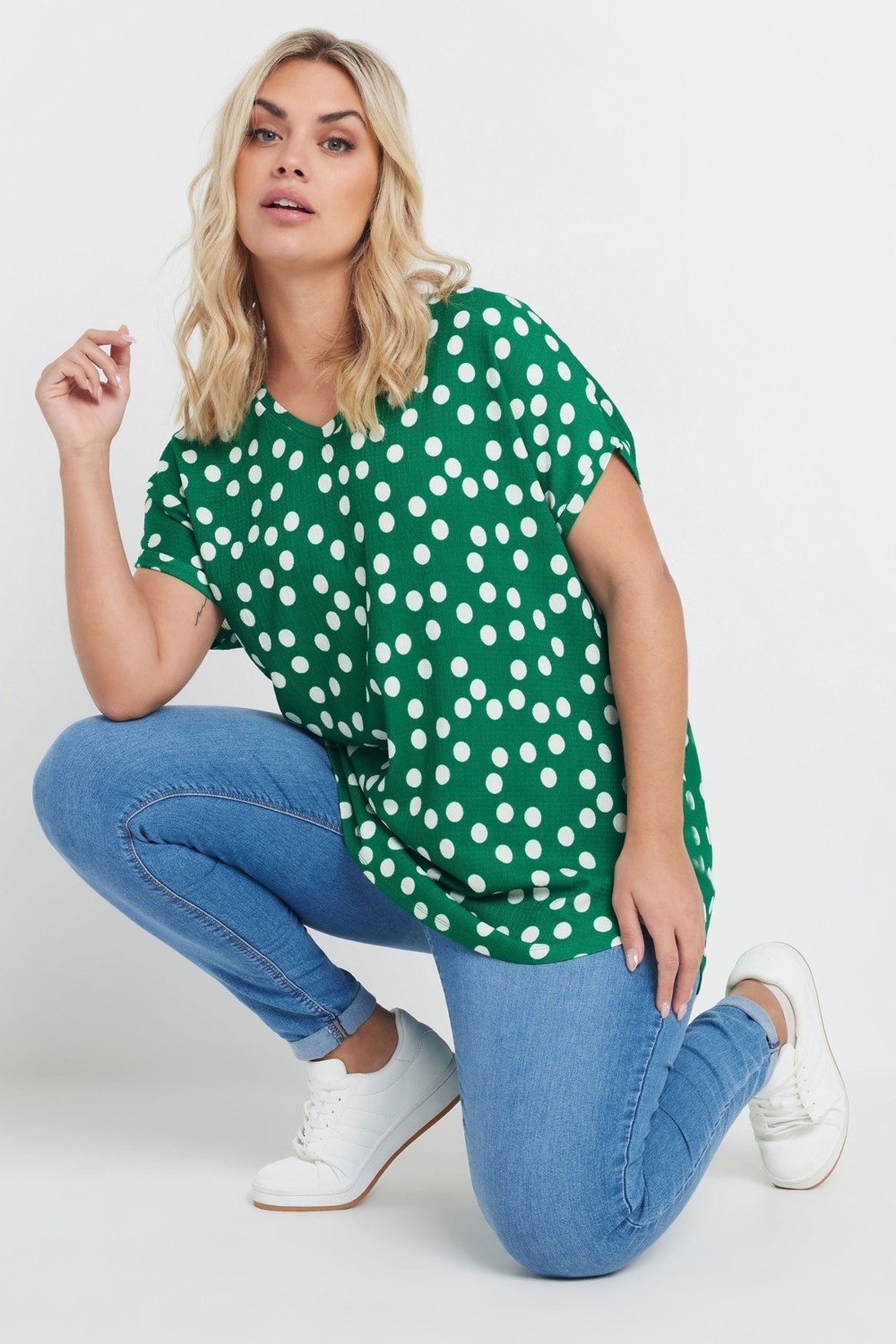 Stil Diva Büyük Beden V Yaka Kısa Kollu Puantiyeli T-Shirt 303956