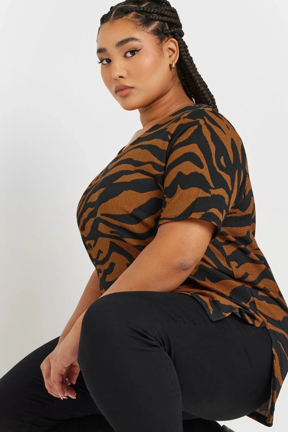 Stil Diva Büyük Beden Kısa Kollu Bisiklet Yaka Yanı Yırtmaçlı Desenli Bluz 303739 görsel 2