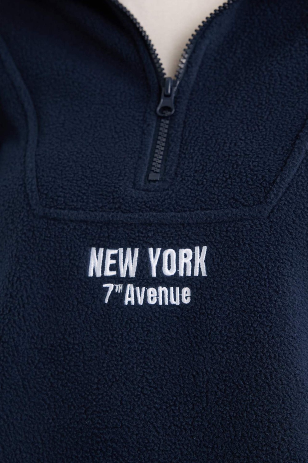 DeFacto Oversize Geniş Kalıp Dik Yaka Fermuarlı Baskılı Polar Sweatshirt Y2649AZ25WN görsel 5