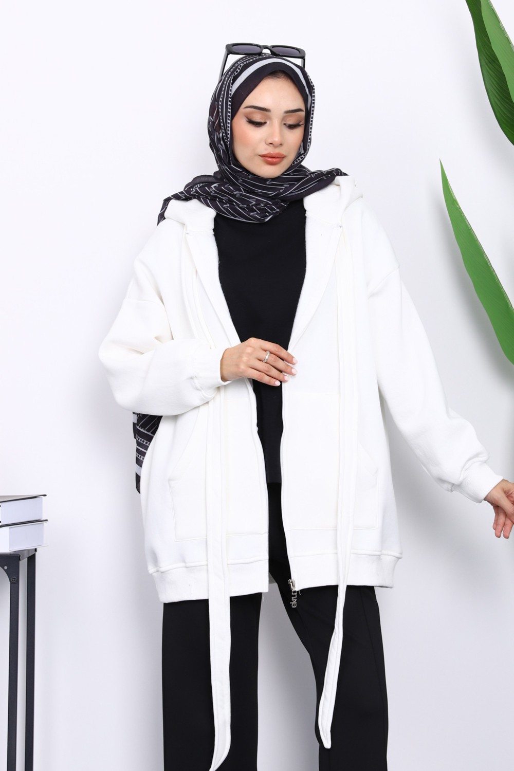 İmaj Butik Ekru Bağcık Detaylı Üç İplik Kapşonlu Hırka