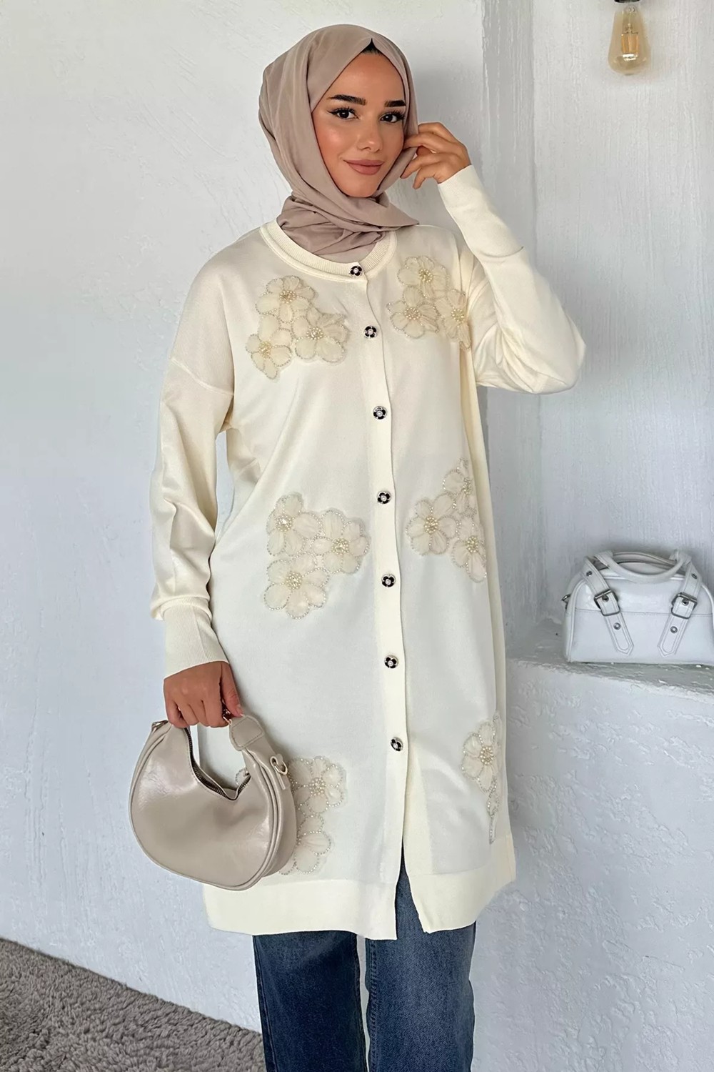 Julude Gülseli Çiçek Fistolu Ön Düğmeli Tesettür Triko Hırka P-00018842 görsel 3