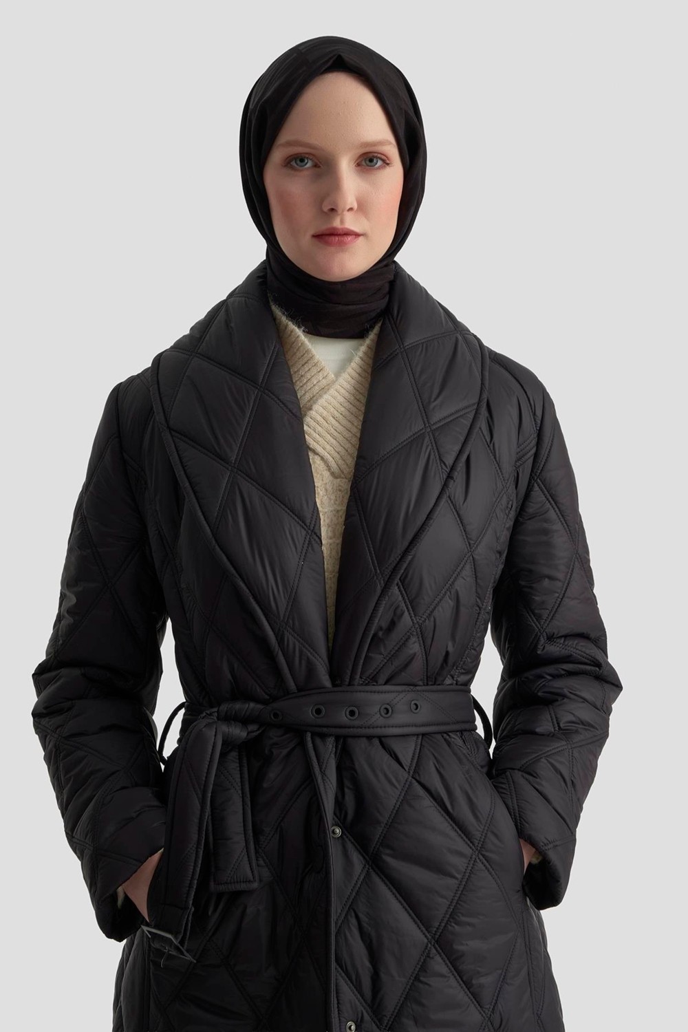 Armine Şal Yaka Kapitone Kaban 25KD2201 Siyah görsel 2