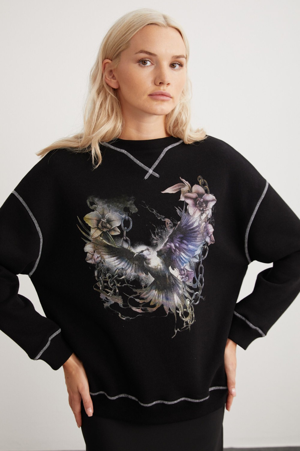 Grimelange Lorna Bisiklet Yakalı Baskılı Kontrast Dikişli Şardonlu Siyah Sweatshirt görsel 5