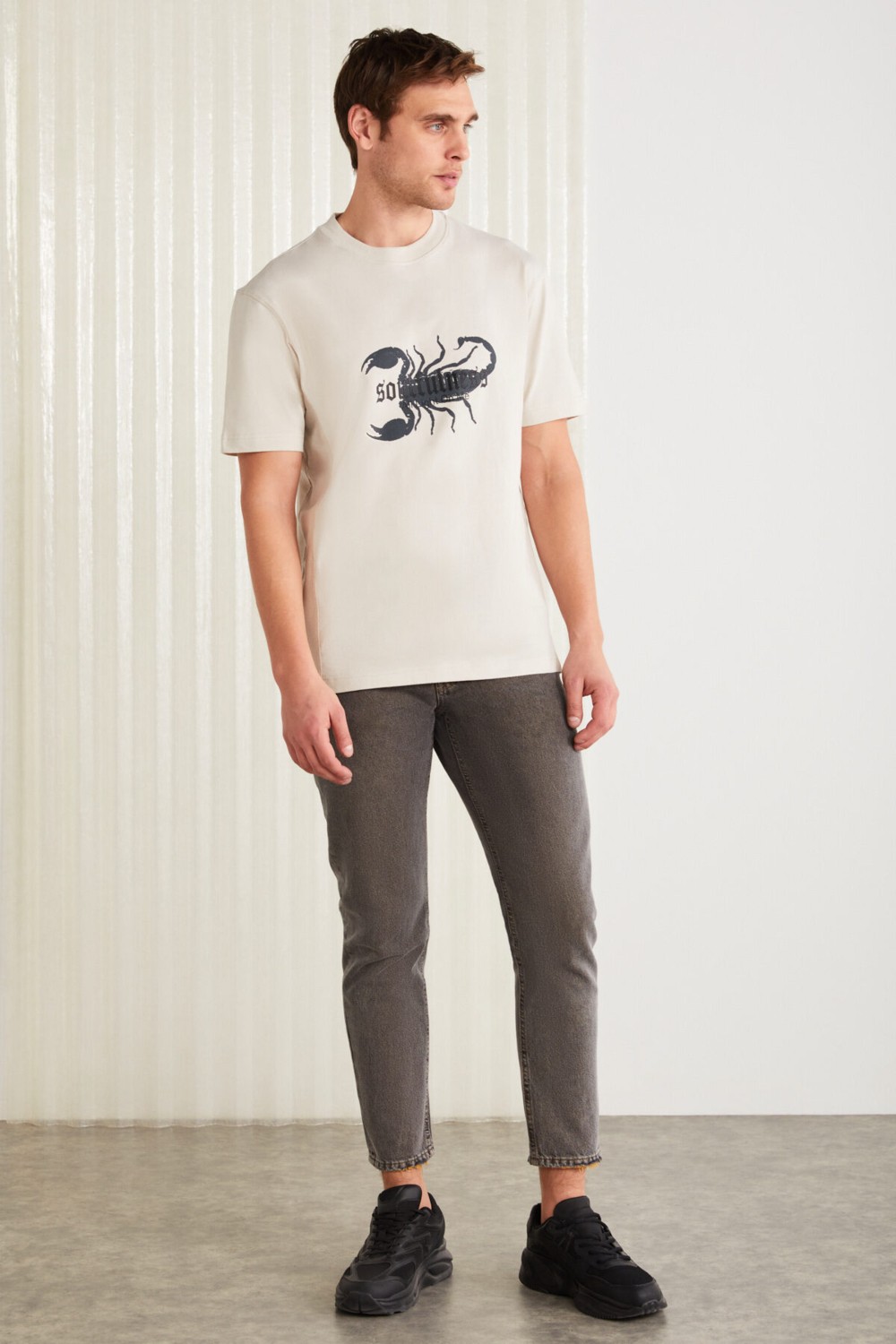 Grimelange KURT Erkek %100 Pamuklu Akrep Baskılı Kısa Kollu Taş Rengi T-Shirt görsel 2