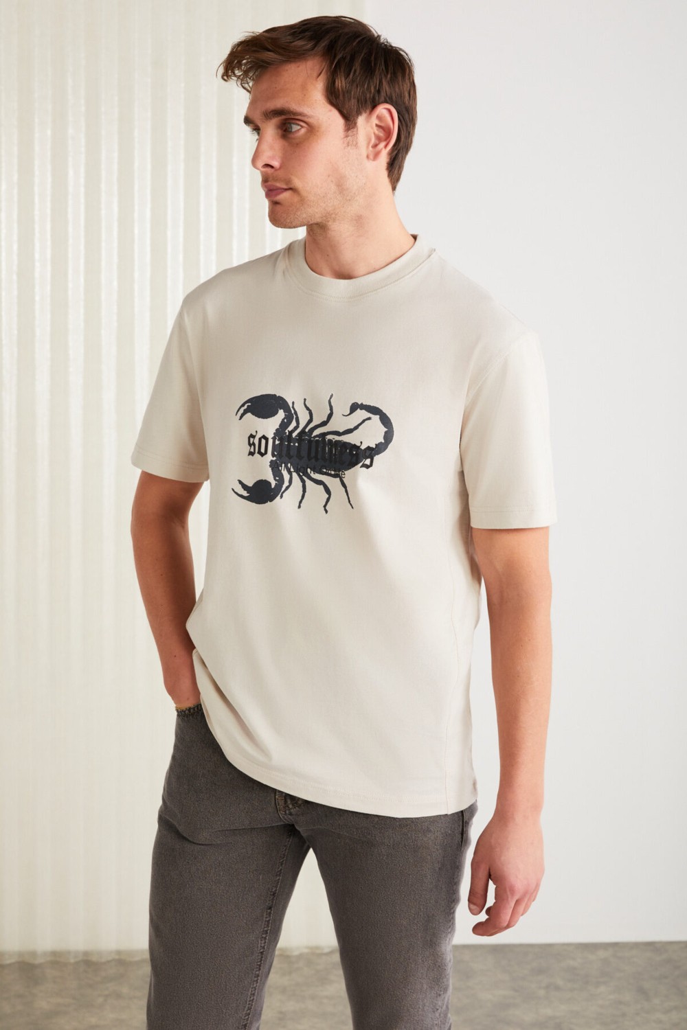 Grimelange KURT Erkek %100 Pamuklu Akrep Baskılı Kısa Kollu Taş Rengi T-Shirt görsel 4