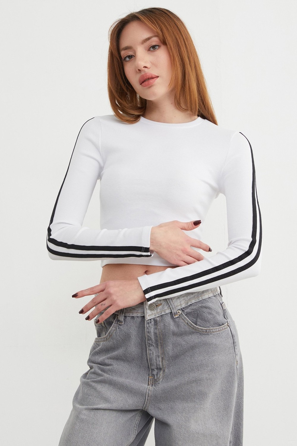 FullaModa Bisiklet Yaka Kolları Biye Detaylı Crop Body