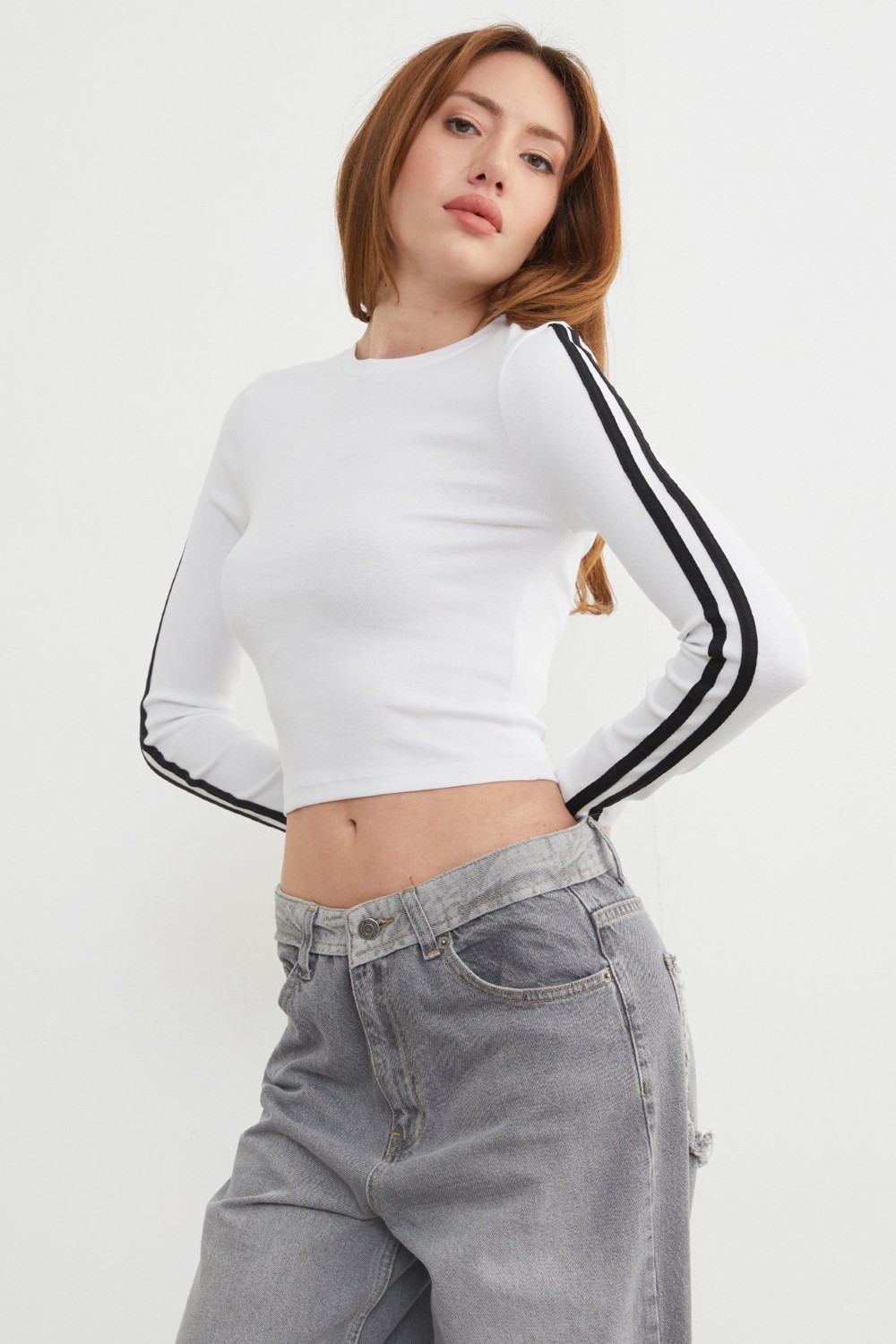 FullaModa Bisiklet Yaka Kolları Biye Detaylı Crop Body görsel 4